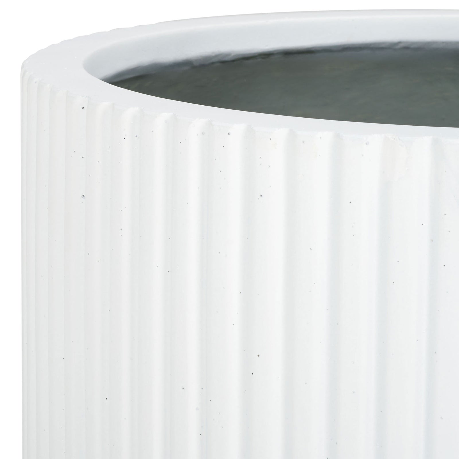 A clean white rim tops closely spaced fluting and a contrasting charcoal-gray interior. || PAT1532C-SET2 || detail_studio