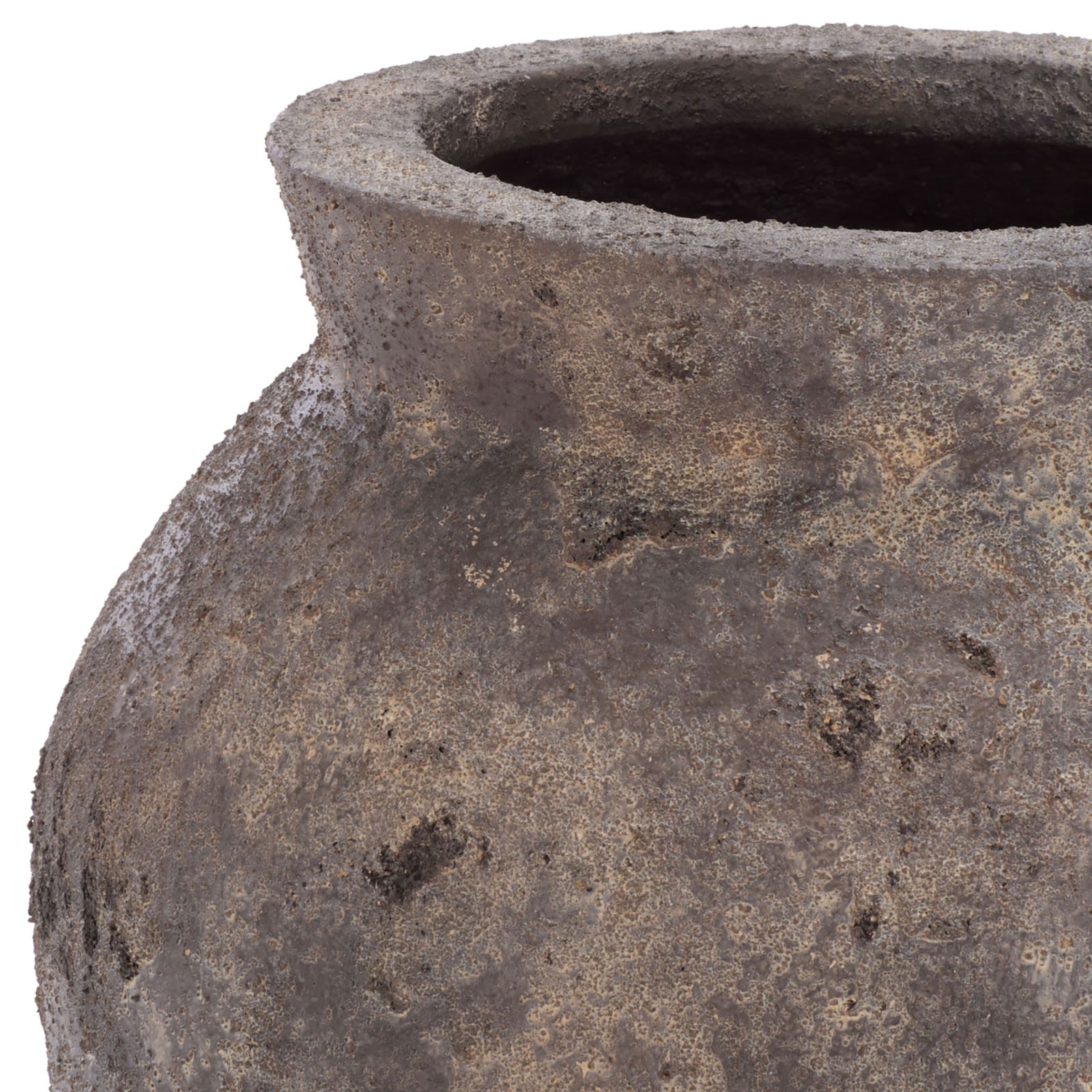 A thick, rounded rim tops the planter's curved shoulders and weathered antique brown finish. || PAT1555A || detail_studio