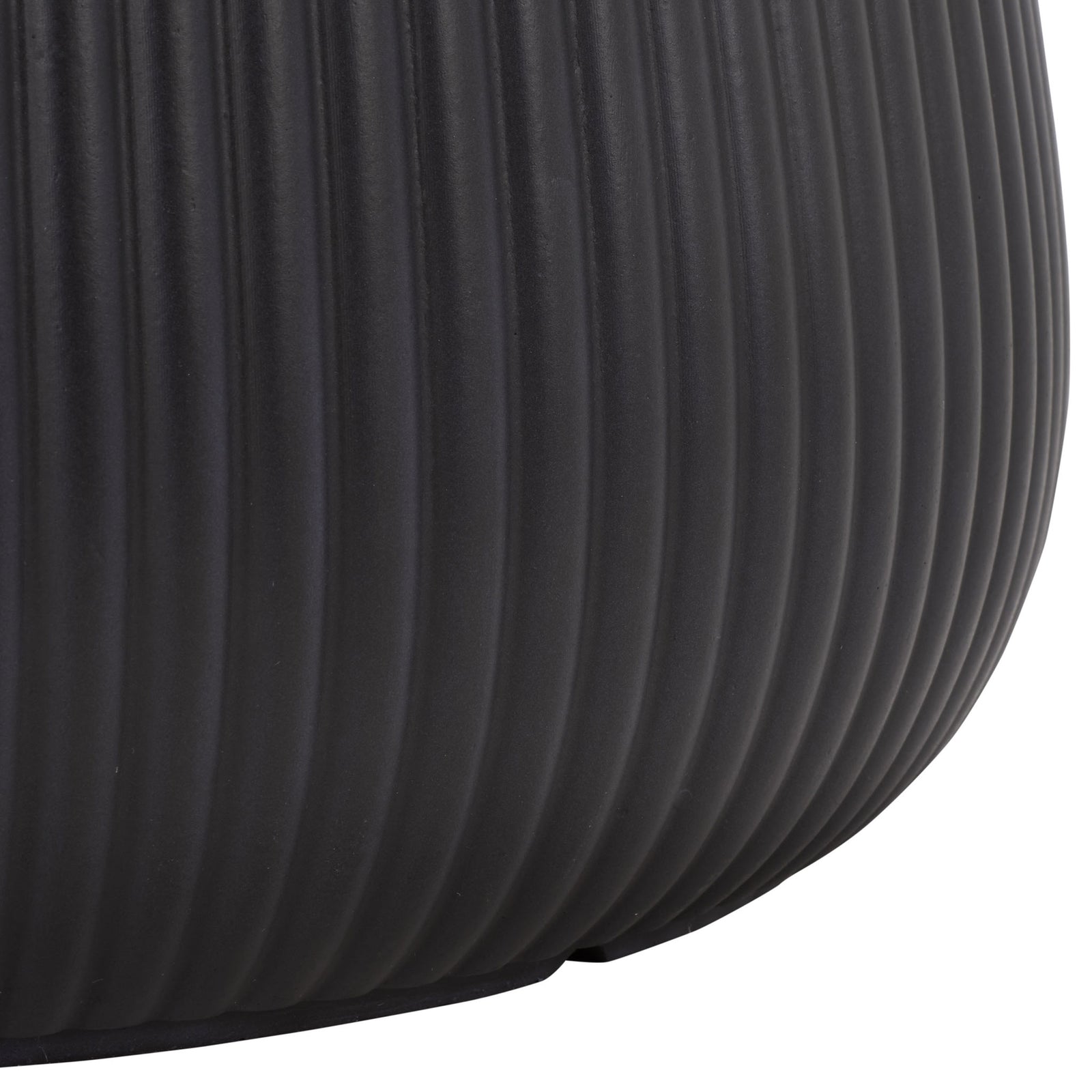 The rounded black base continues the planter's ribbed texture down to its lower edge || PAT4601A-SET3 || leg_studio