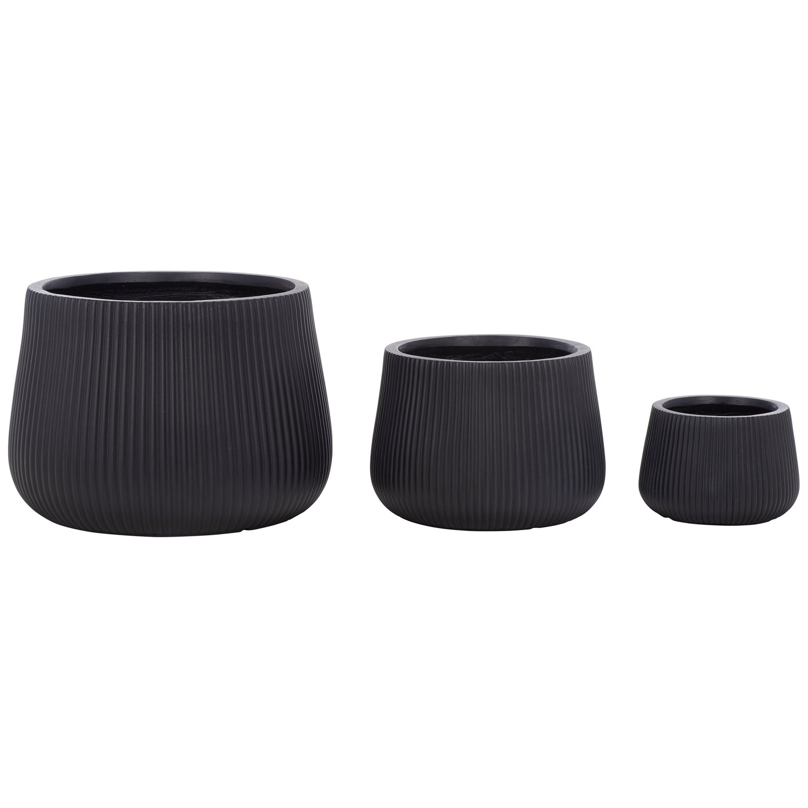 Graduated black planters combine softly rounded shapes with finely grooved sides || PAT4601A-SET3 || side_studio