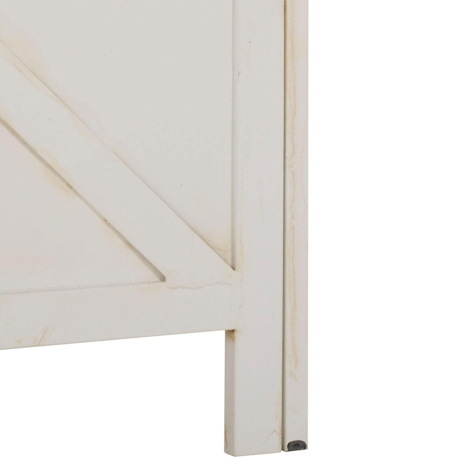 Short square iron feet give the antique white planter a lifted, sturdy stance. || PAT5048A || leg_studio