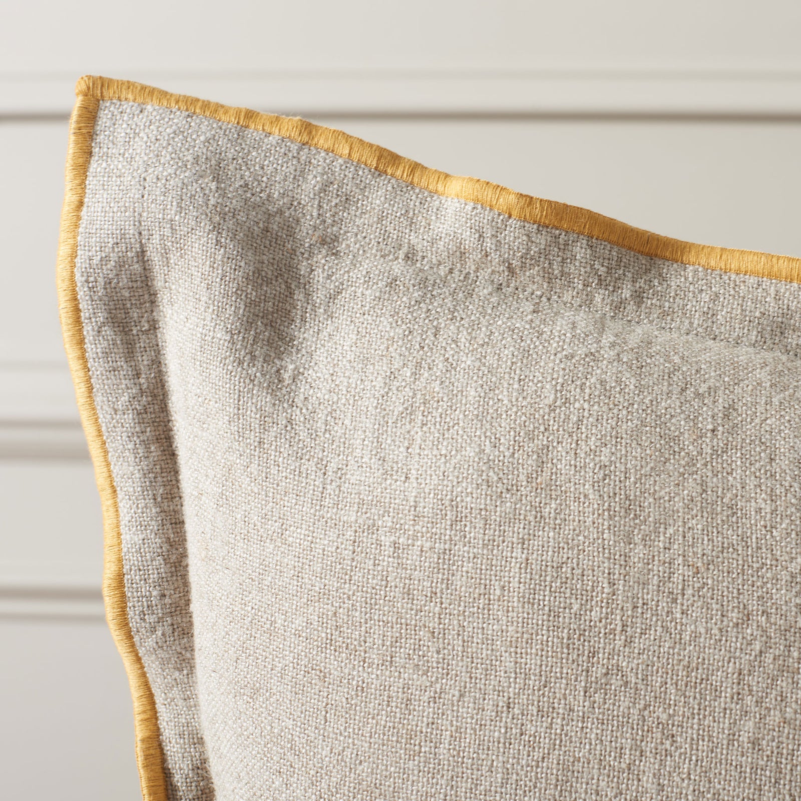 Textured linen and mustard piping give this pillow a warm, tailored look || PLS8002A-2020 || detail_room