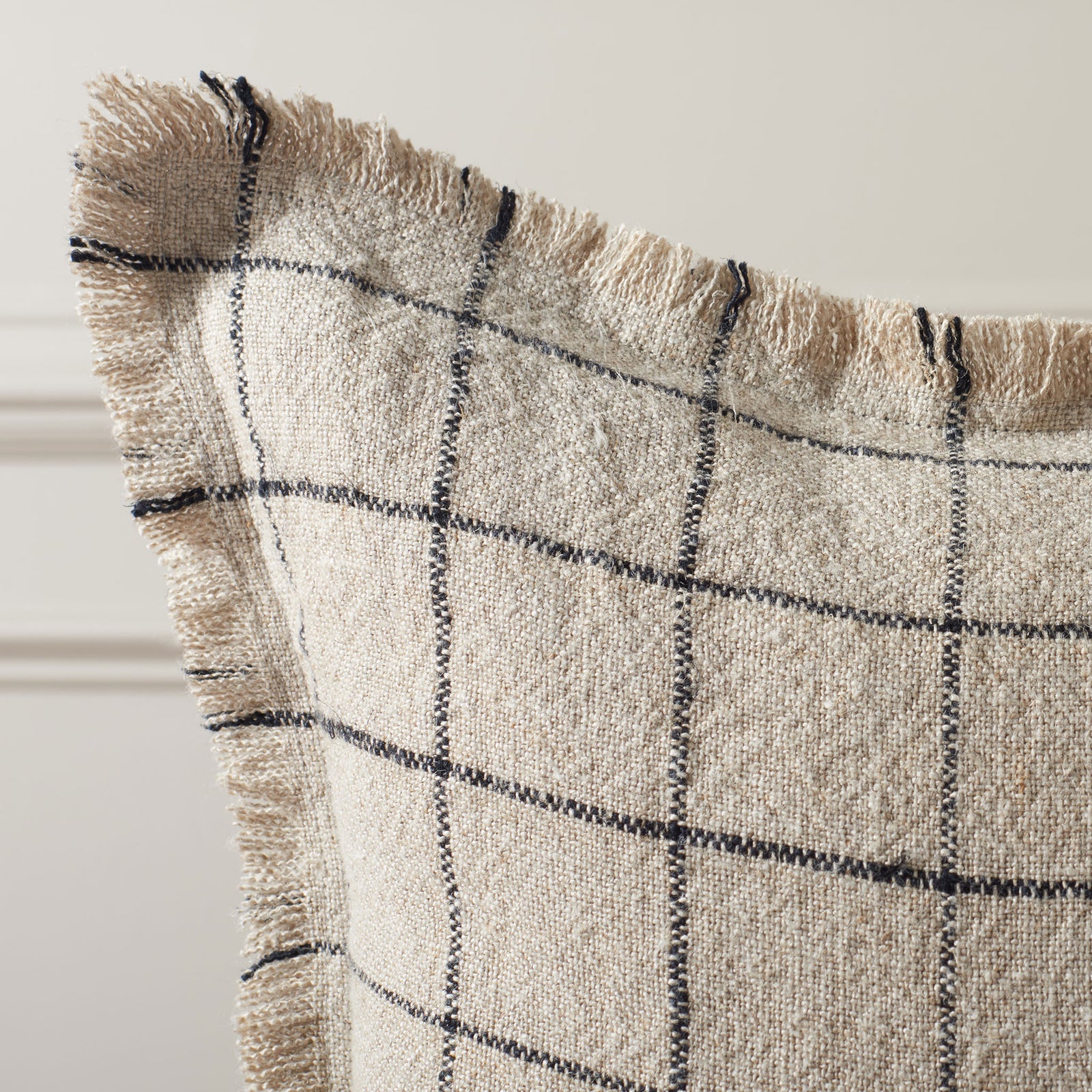 Frayed linen fringe frames delicate black windowpane checks and a tactile weave || PLS8005A-2020 || detail_room