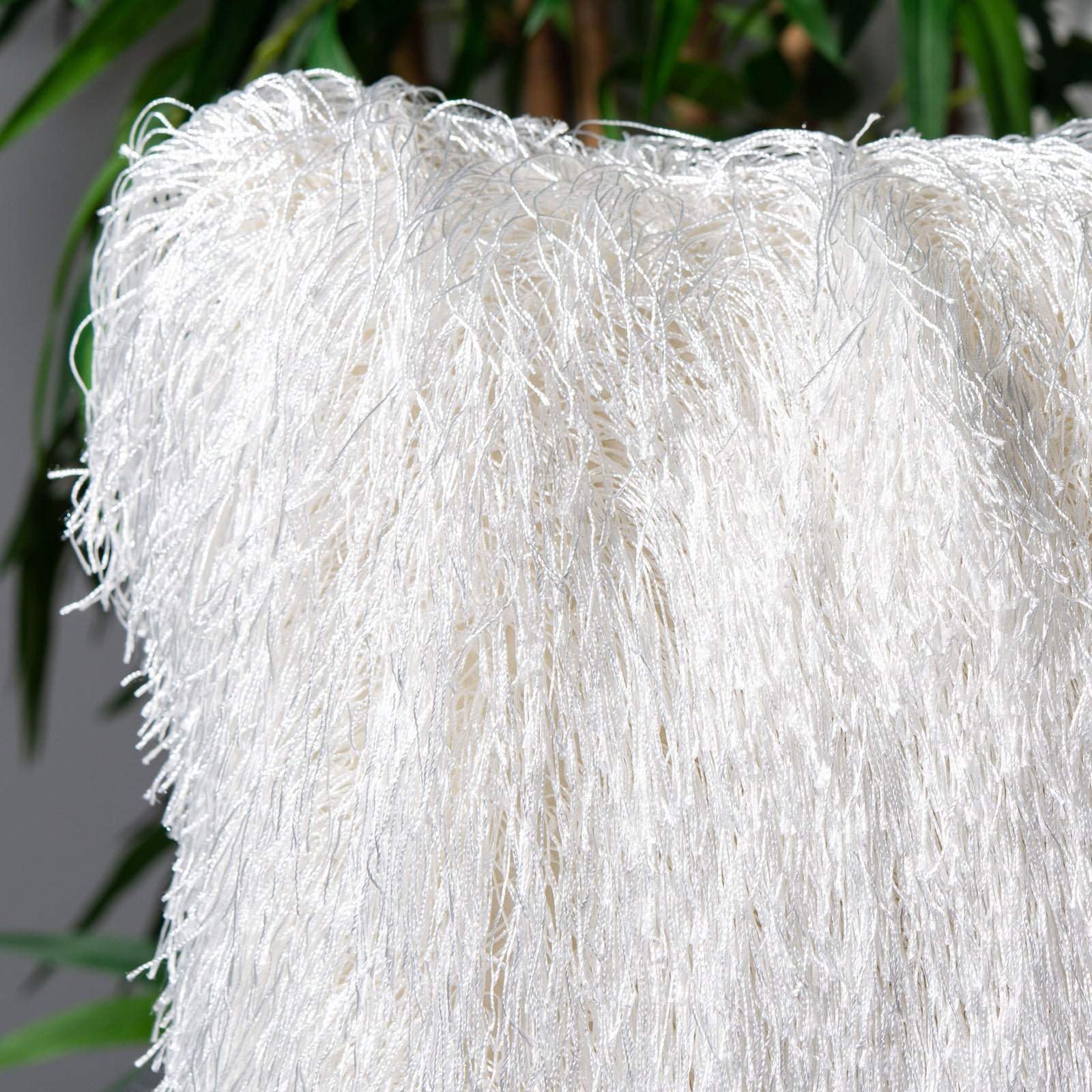 Long, lustrous pearl fibers give the pillow a soft, airy texture || PPL210A-2020 || detail_room