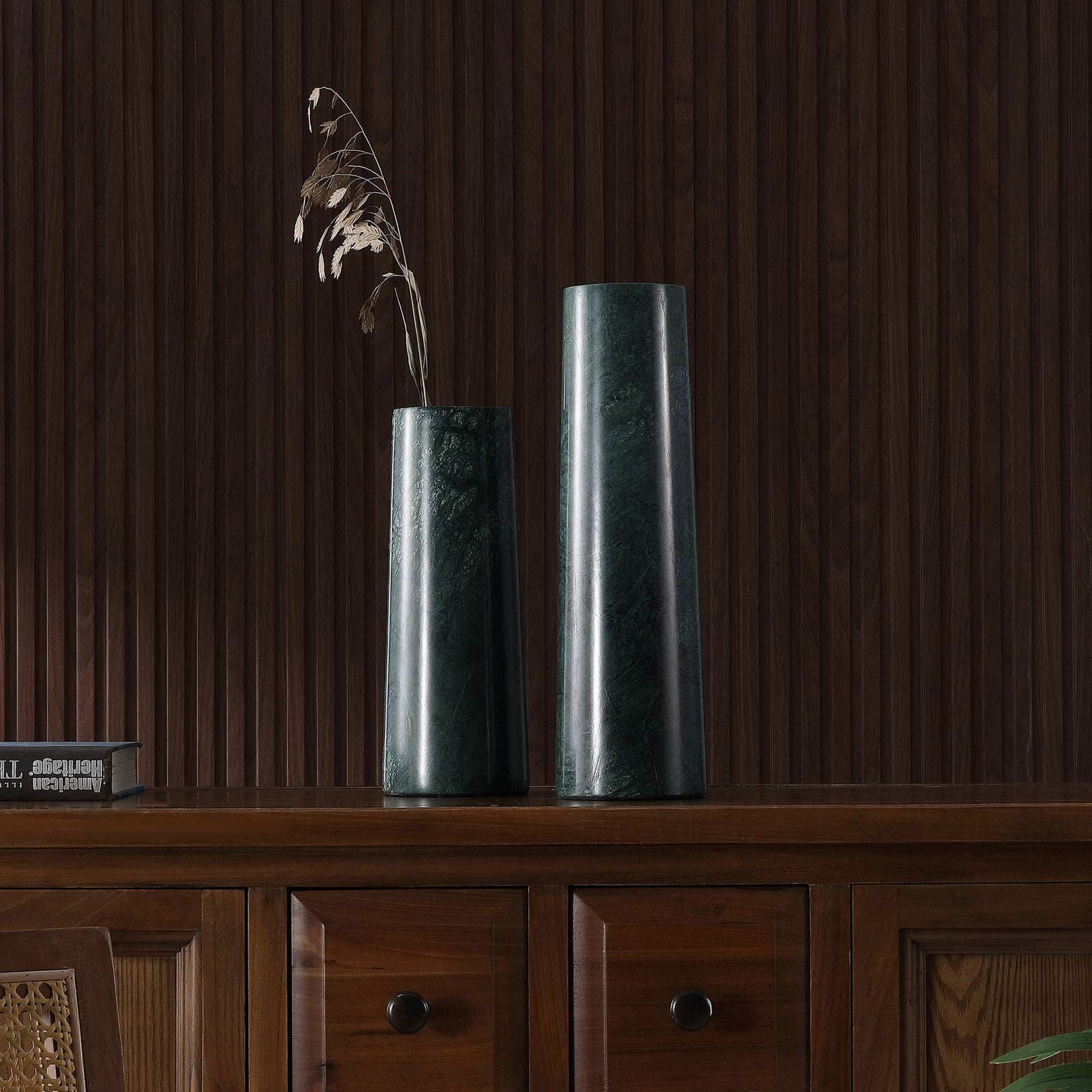 A tall marble vase complements a shorter vessel adorned with a delicate dried stem. || RDC4025A-SET2 || front_room
