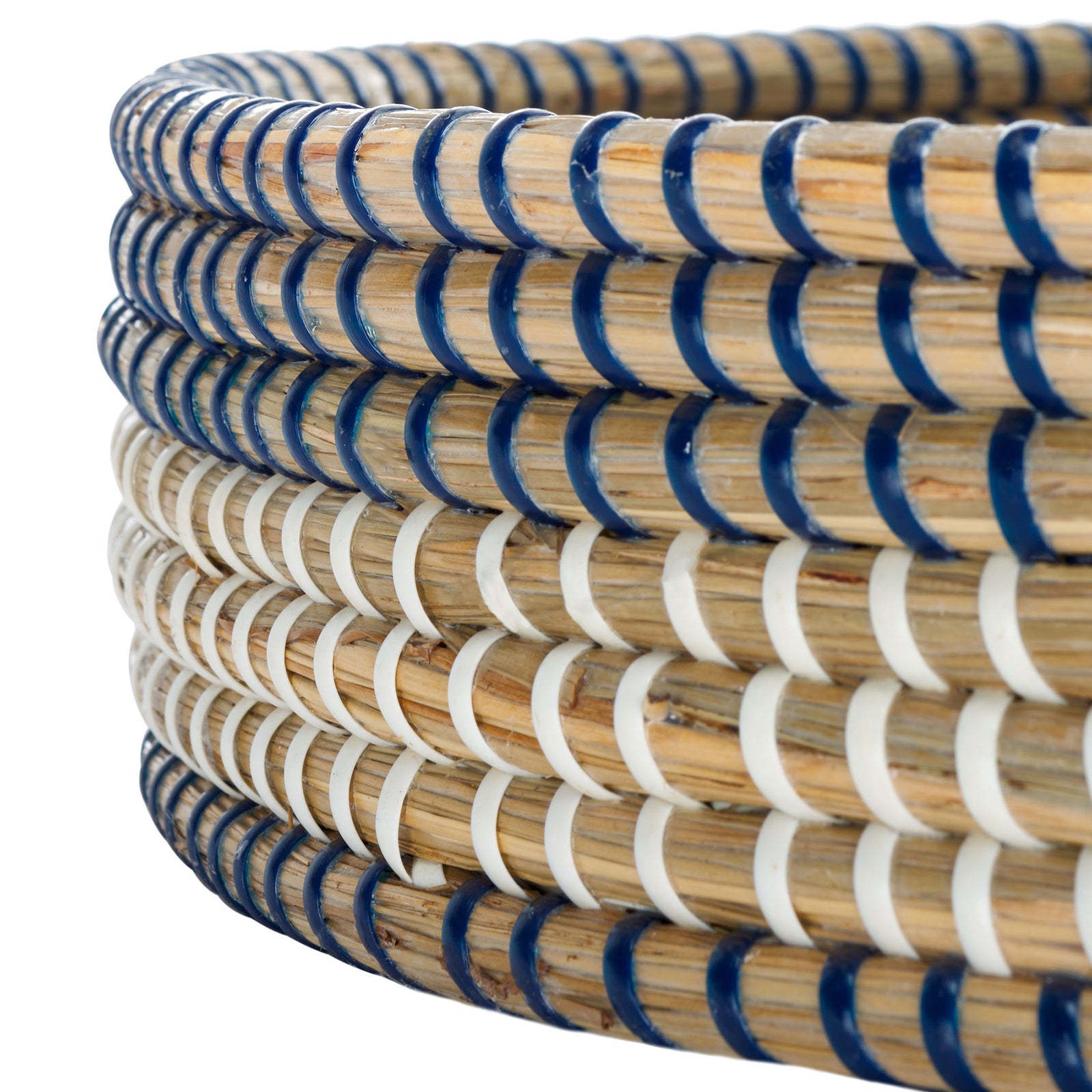 Blue and white wrapping accents layered seagrass coils along the tray's rim. || STG1809A || detail_studio