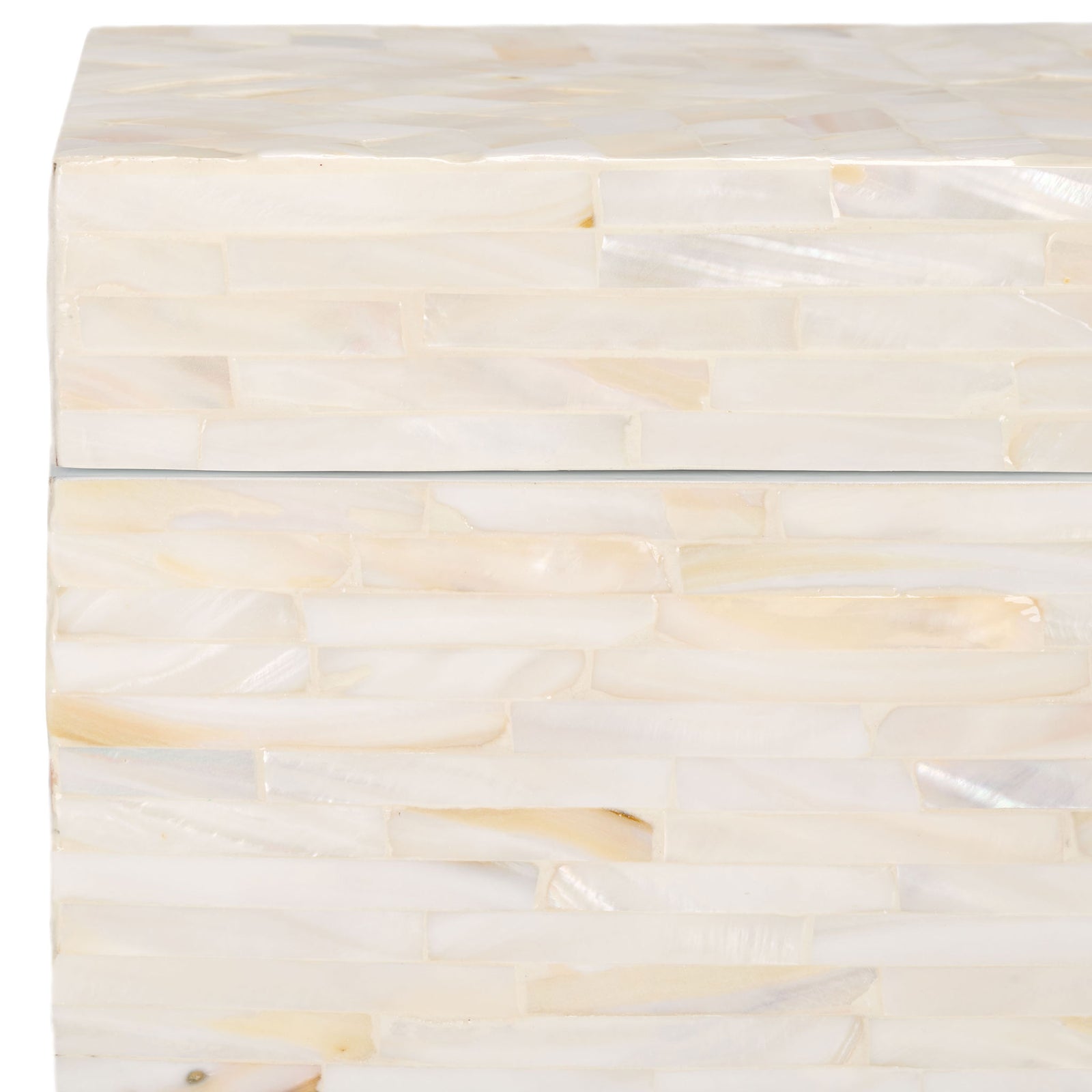 Slim mother-of-pearl strips create a luminous, layered finish across the box and lid. || STG1810A || detail_studio