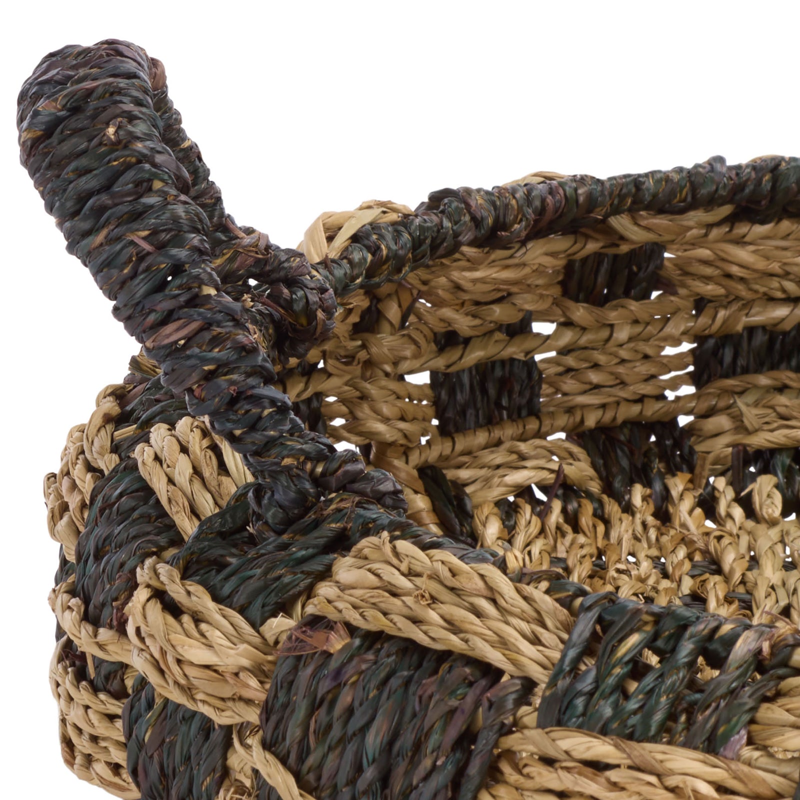A sturdy loop handle rises from the basket's braided two-tone seagrass rim || STG1825A-SET2 || handle_studio