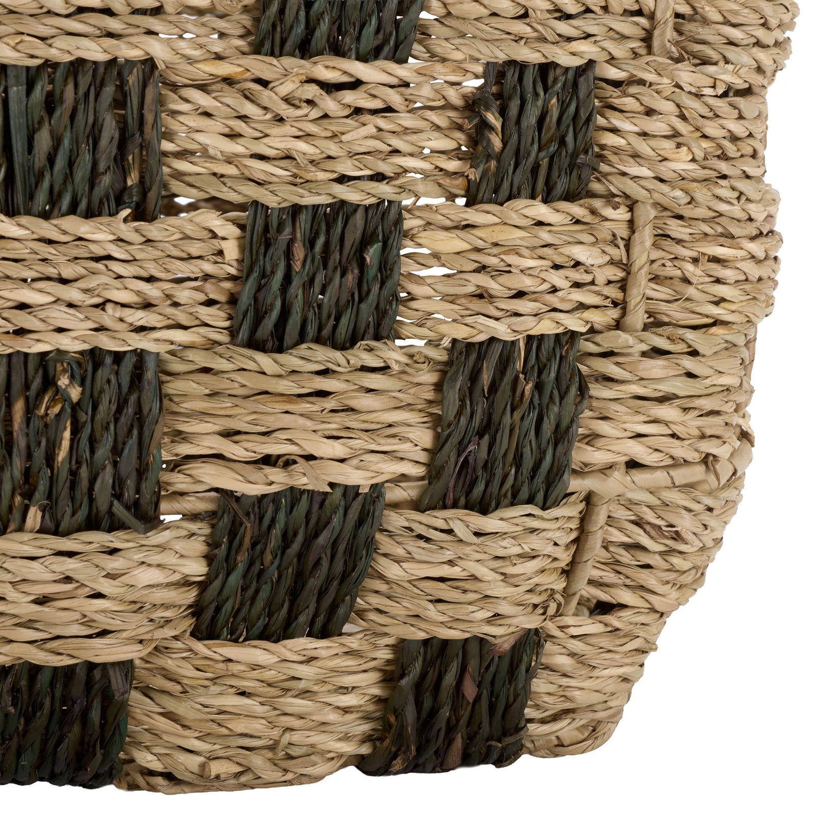 A softly rounded lower corner carries the basket's interlaced natural and dark seagrass pattern. || STG1826A-SET3 || detail_studio