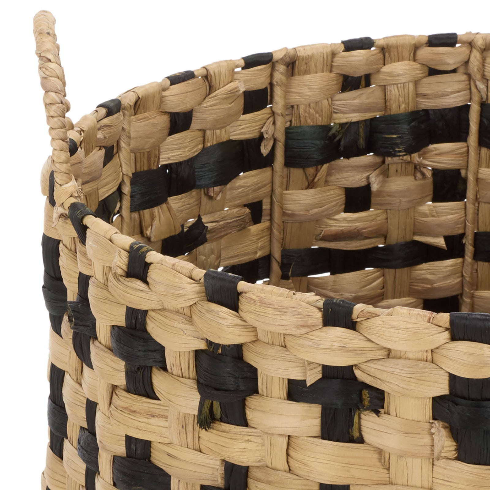 Open weaving along the rim pairs natural water hyacinth fibers with contrasting black accents. || STG1829A-SET2 || detail_studio