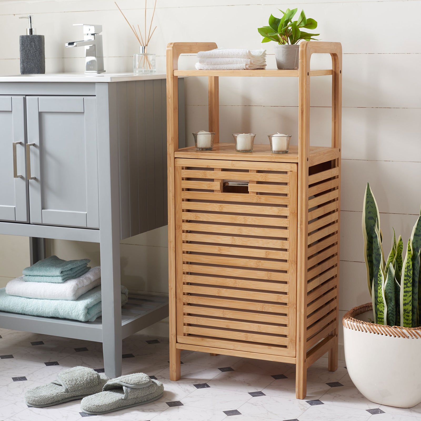 Natural bamboo slats add warmth to a bathroom while the upper shelves display towels and essentials || STG1903A || front_angle_room