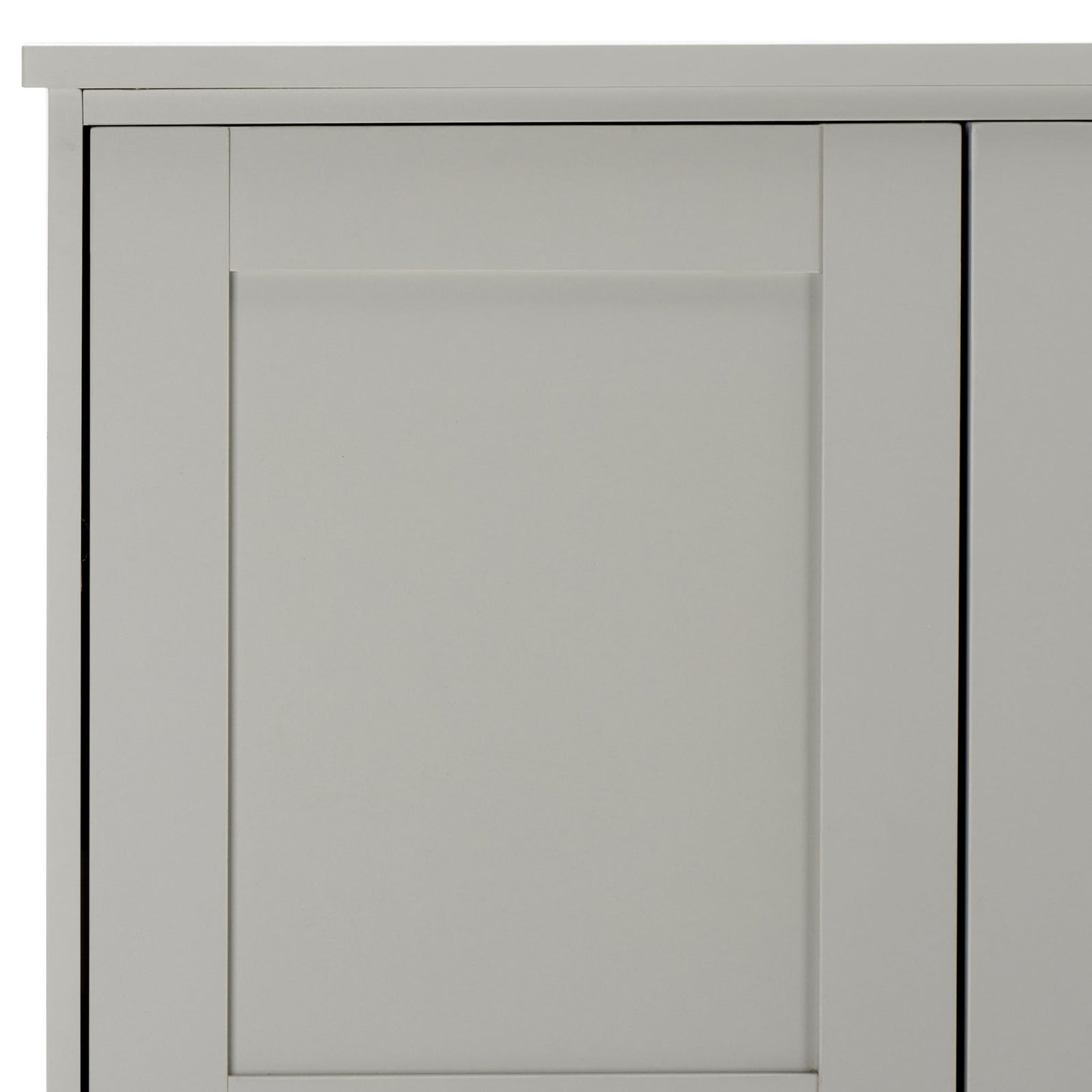 Light gray recessed panels and a slim projecting top give the wardrobe clean lines. || STG3103A-3BX || detail_studio