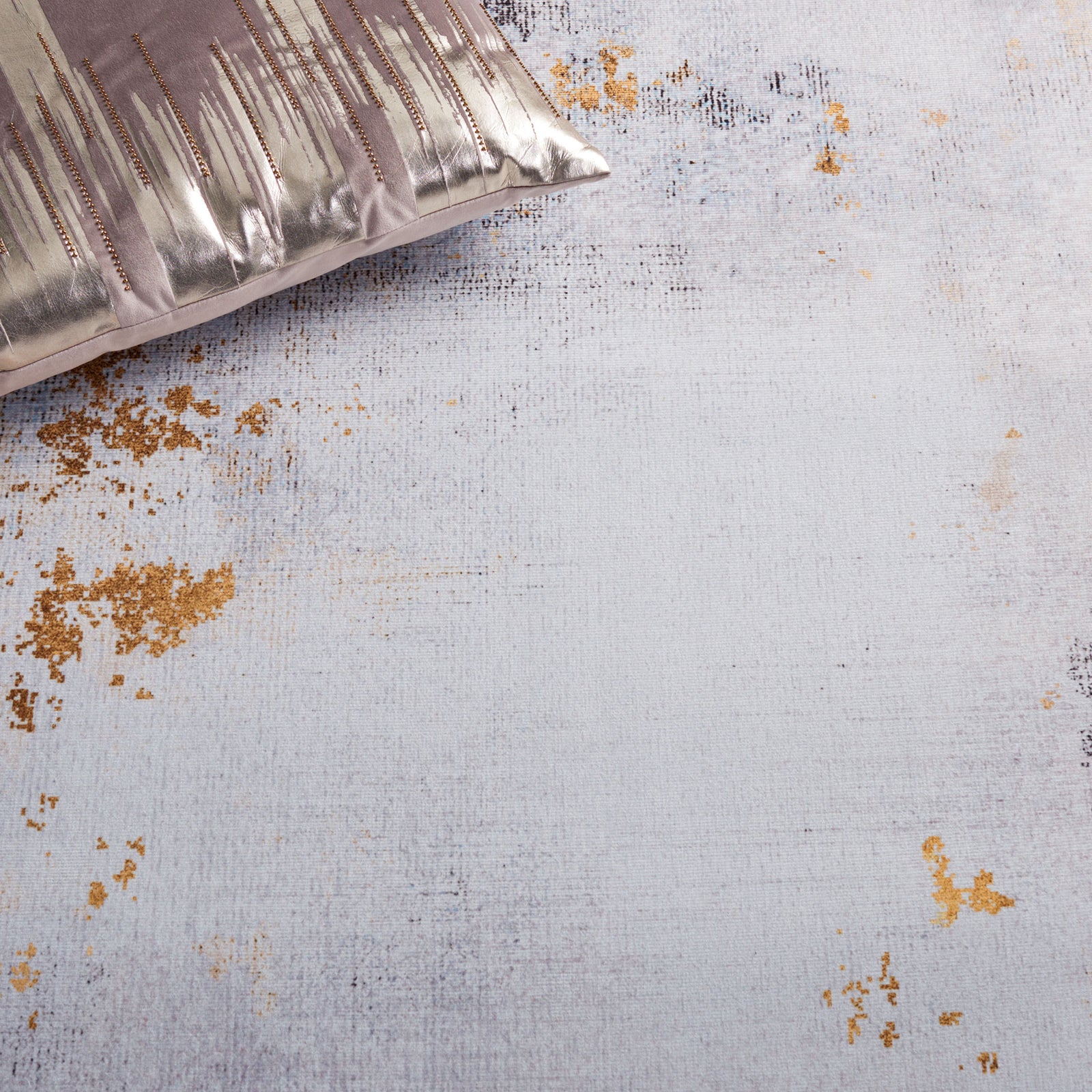 Muted gray field with warm gold flecks for a lived-in, modern look || TAC805F-5 || detail_room