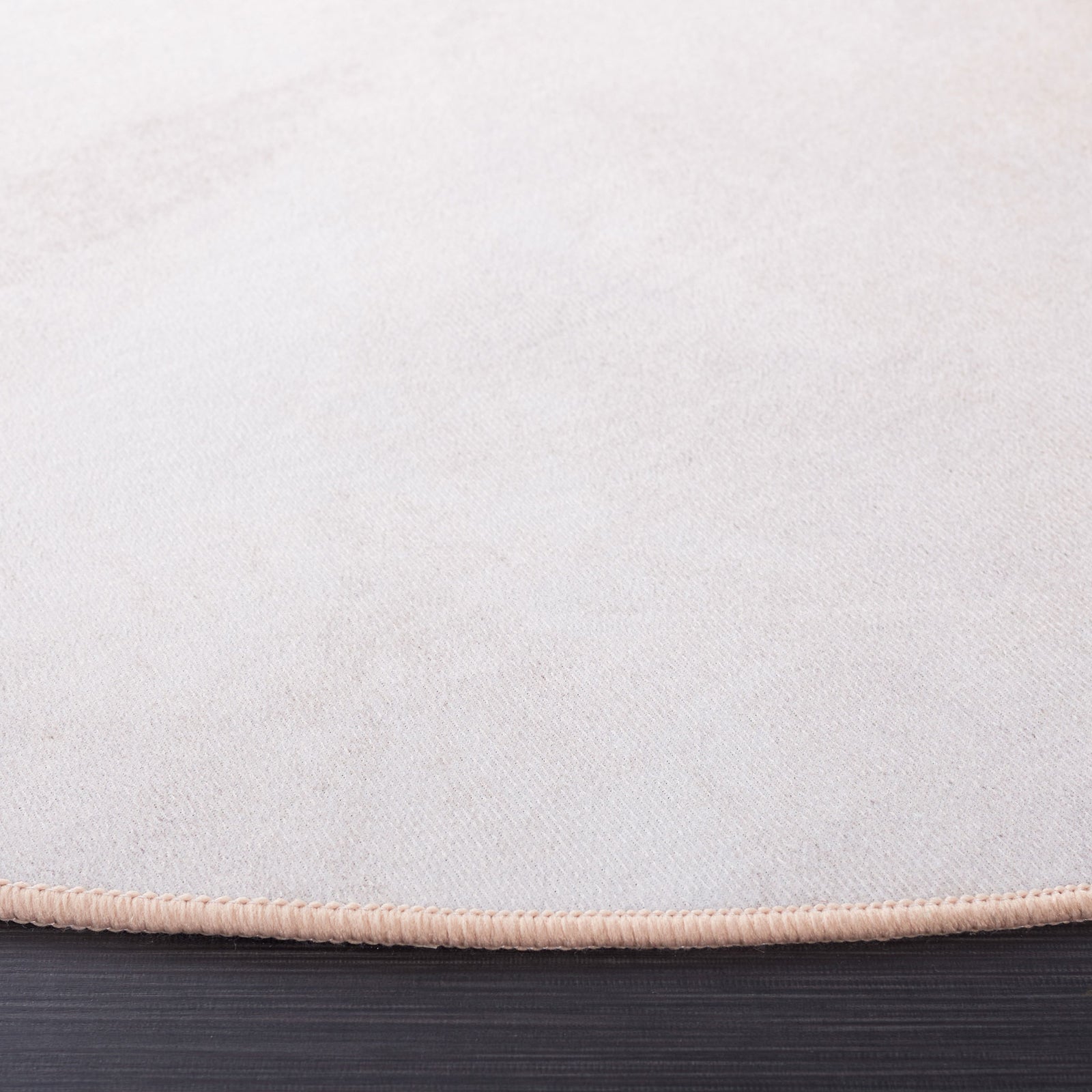 Soft edge with neat binding and subtle beige and gold pattern || TAC807B-6R || detail_studio