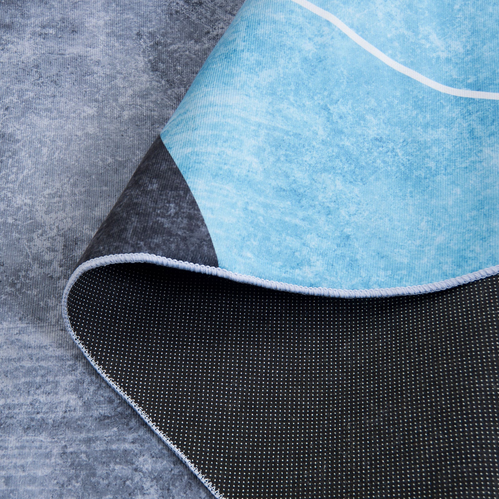 Non-slip dotted backing and flexible, low-profile fold for easy care. || TAC837G-5OV || backing_studio