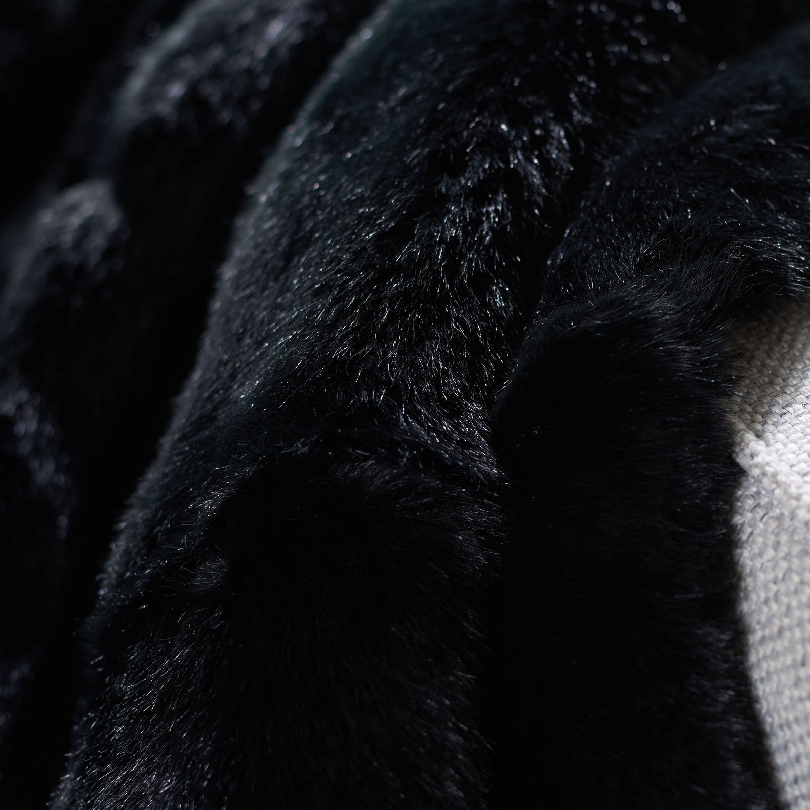 Deep black faux fur has a soft sheen and densely plush texture. || THR701A-5060 || detail_room