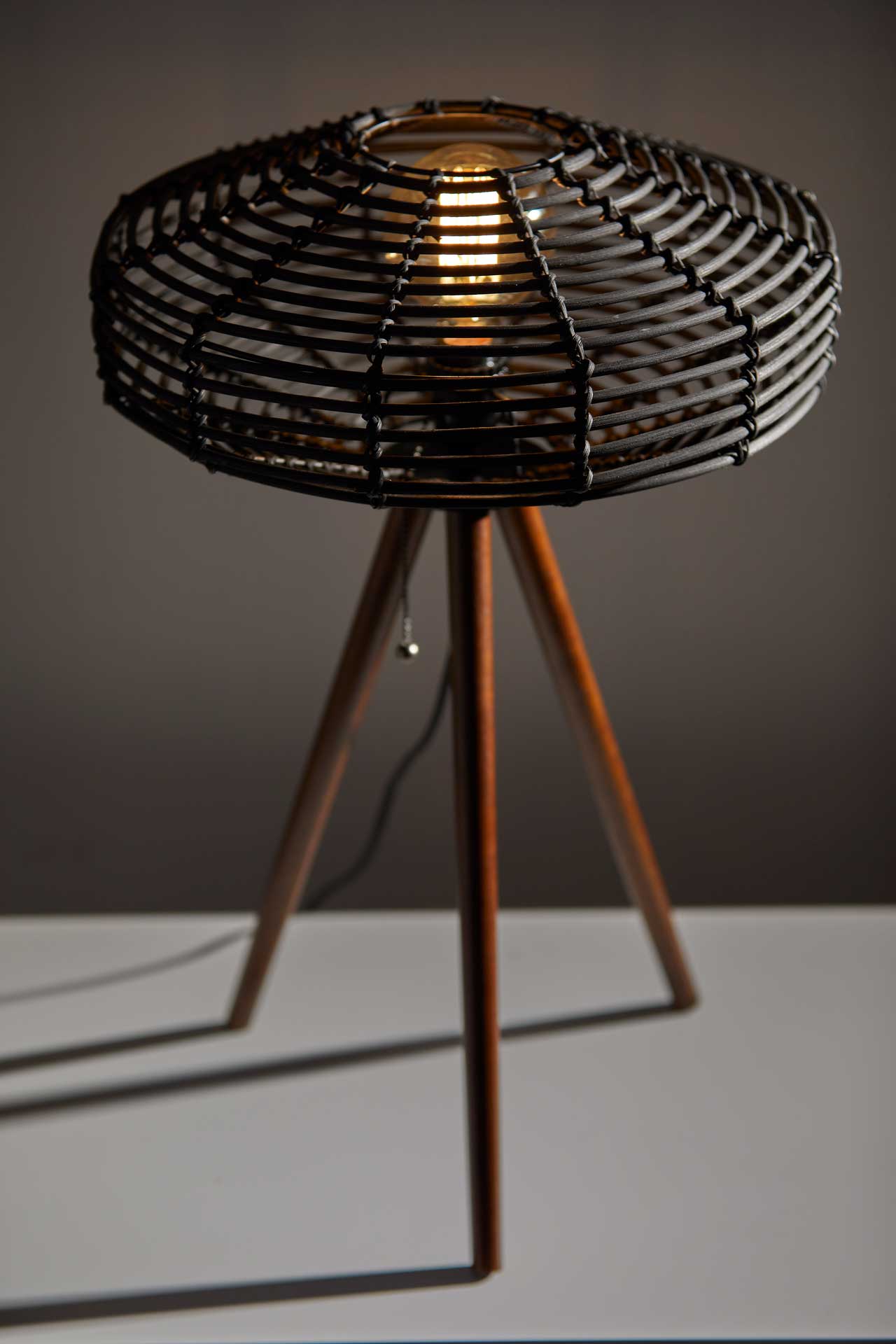 Kinston Table Lamp Black/Walnut