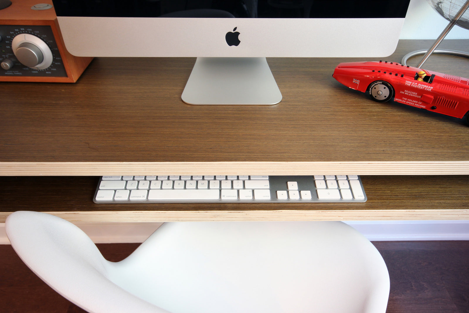 Minimal Wall Desk Walnut