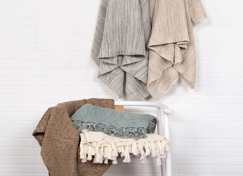 Gem Neutral Gray/Lily White Throw