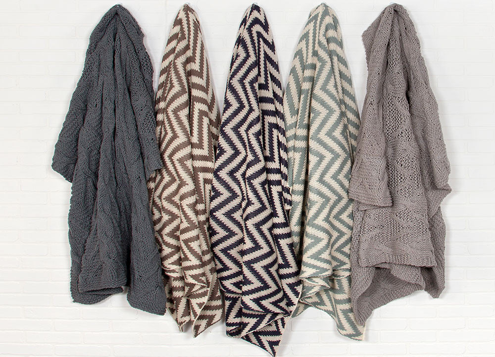 Serin Black Iris/White Swan Throw