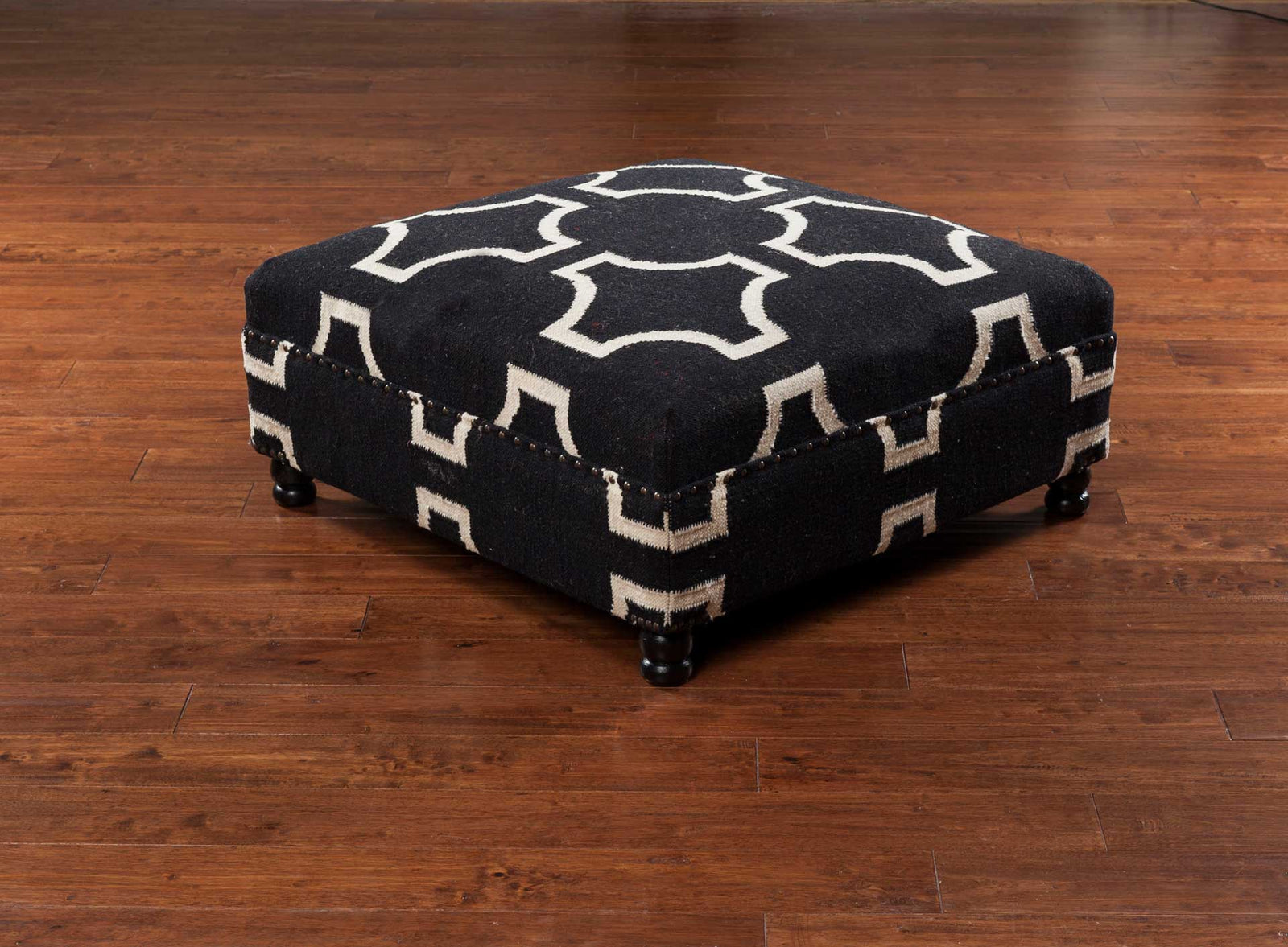 Fabian Ottoman Black/Beige
