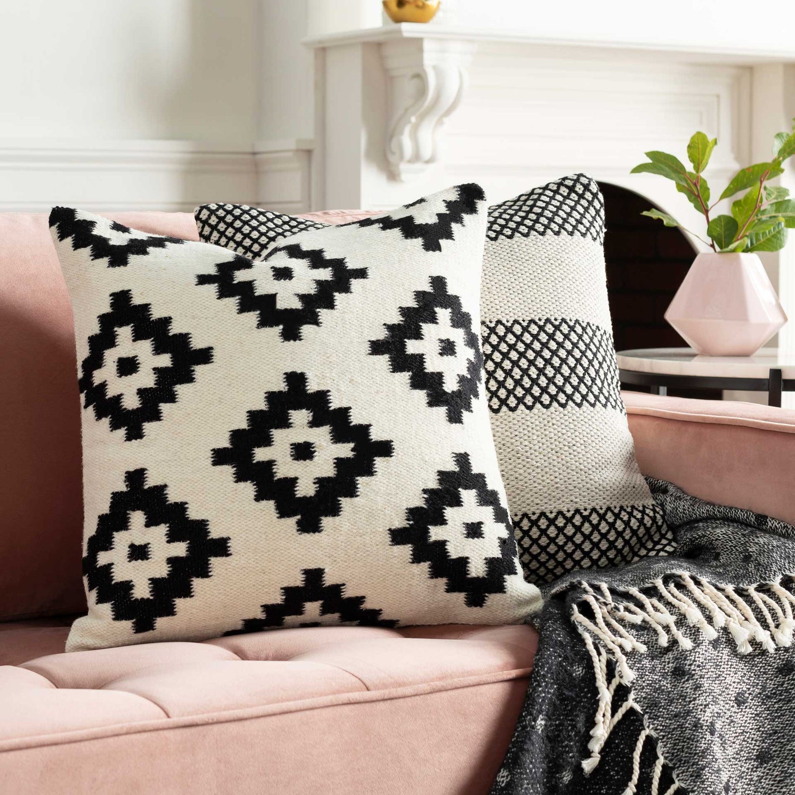 Shaun Geometric Pillow Cream/Black