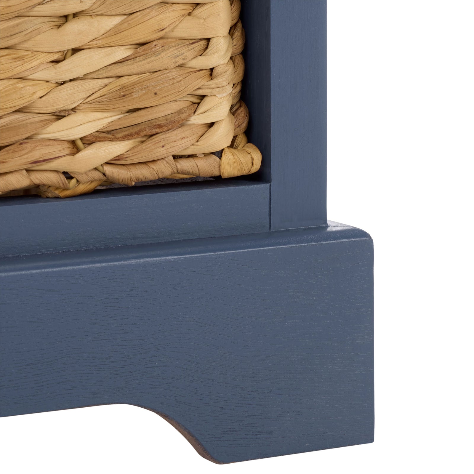 A curved blue base and sturdy foot give the basket storage table a tailored finish. || AMH5700K || leg_studio