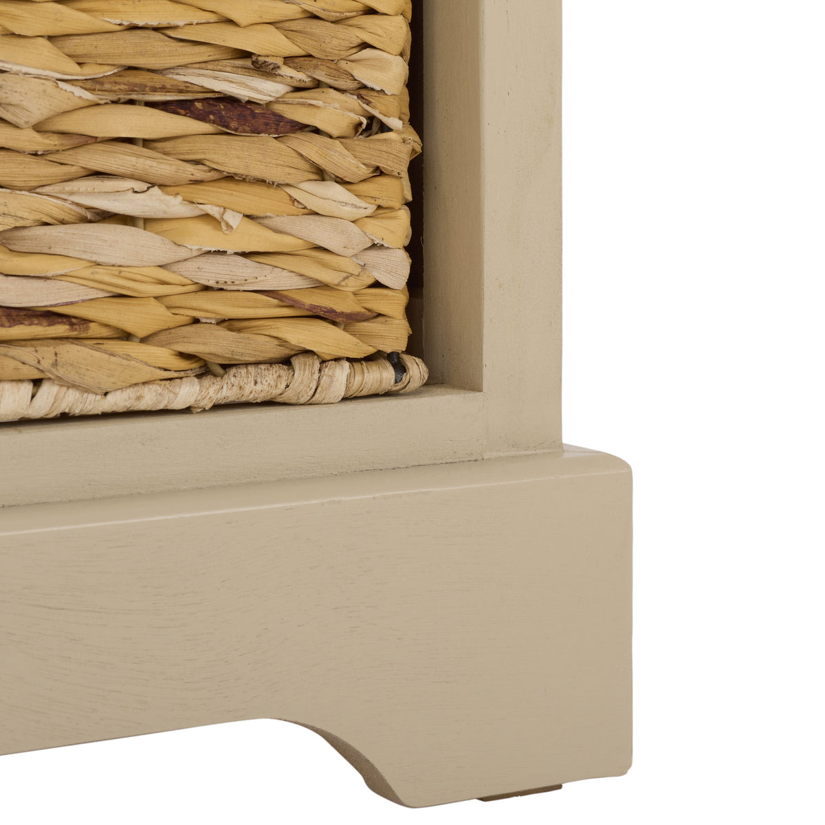 A curved sand-colored foot finishes the base beneath the woven basket compartments. || AMH5702J || leg_studio