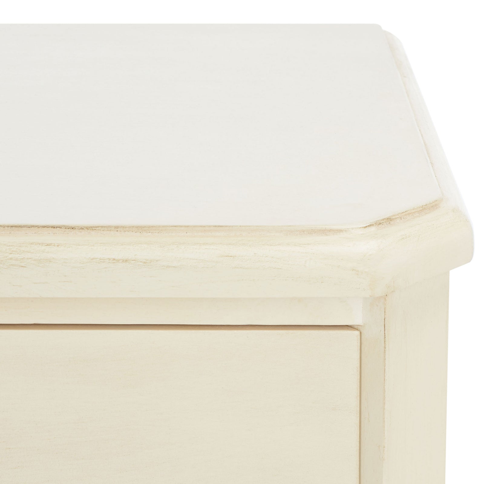 Softly clipped tabletop corners reveal subtle distressing in the warm barley finish. || AMH6629D || detail_studio