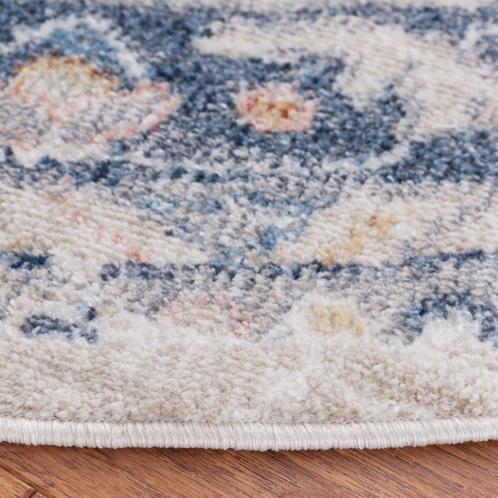 Soft, low-profile pile and neatly serged edge in beige and navy || BLR200B-7R || detail_room