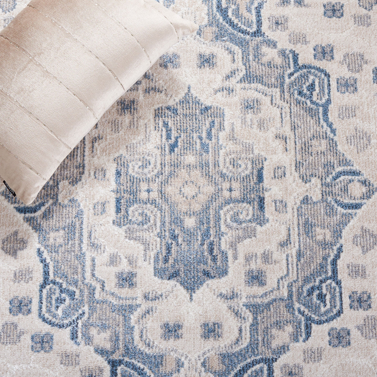 Center medallion in layered blue tones adds texture and timeless, vintage character || BLR208B-5 || detail_room