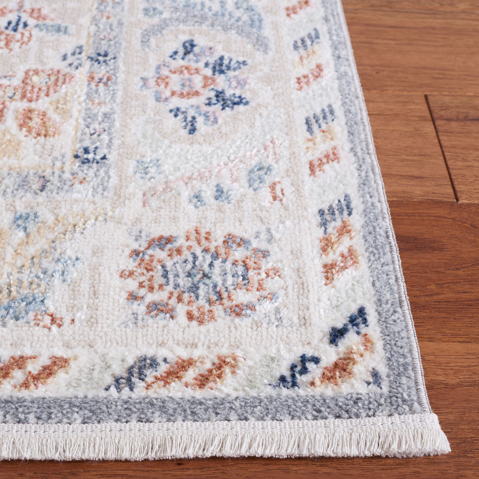 Detailed border in beige, blue, and terracotta tones with neatly bound edges || BLR212B-5 || detail_room