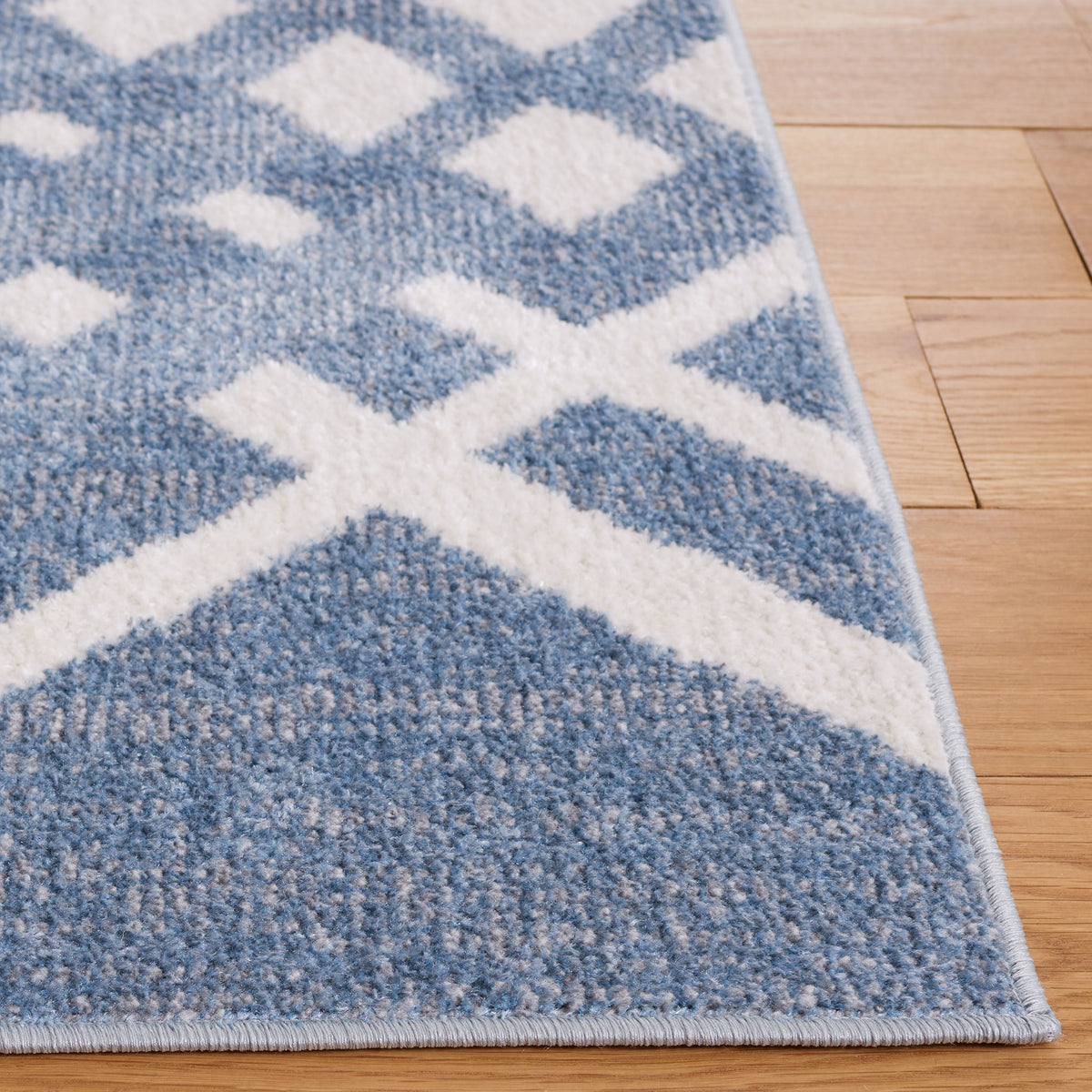 Tight serged edges frame the bold geometric pattern. || BLR228M-5 || corner_room