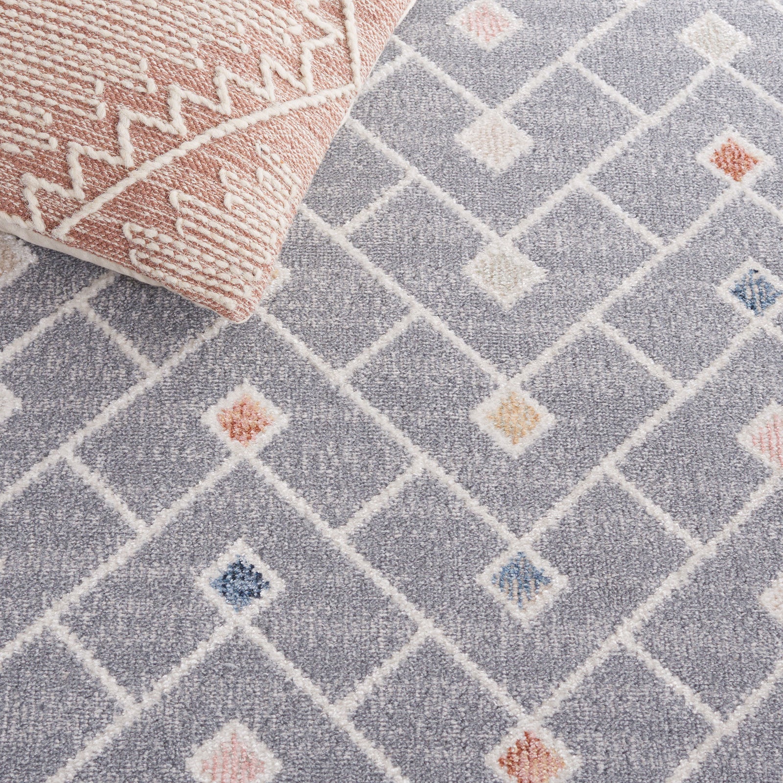 Pattern shows white lattice on gray with blue, peach, and ivory diamond accents || BLR230F-5 || detail_room