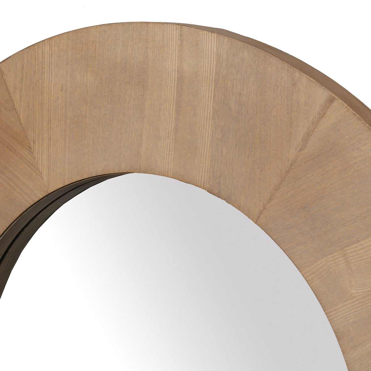 Fine grain and wedge-shaped veneer sections lend texture to the broad natural-toned frame. || CMI4002A || detail_studio