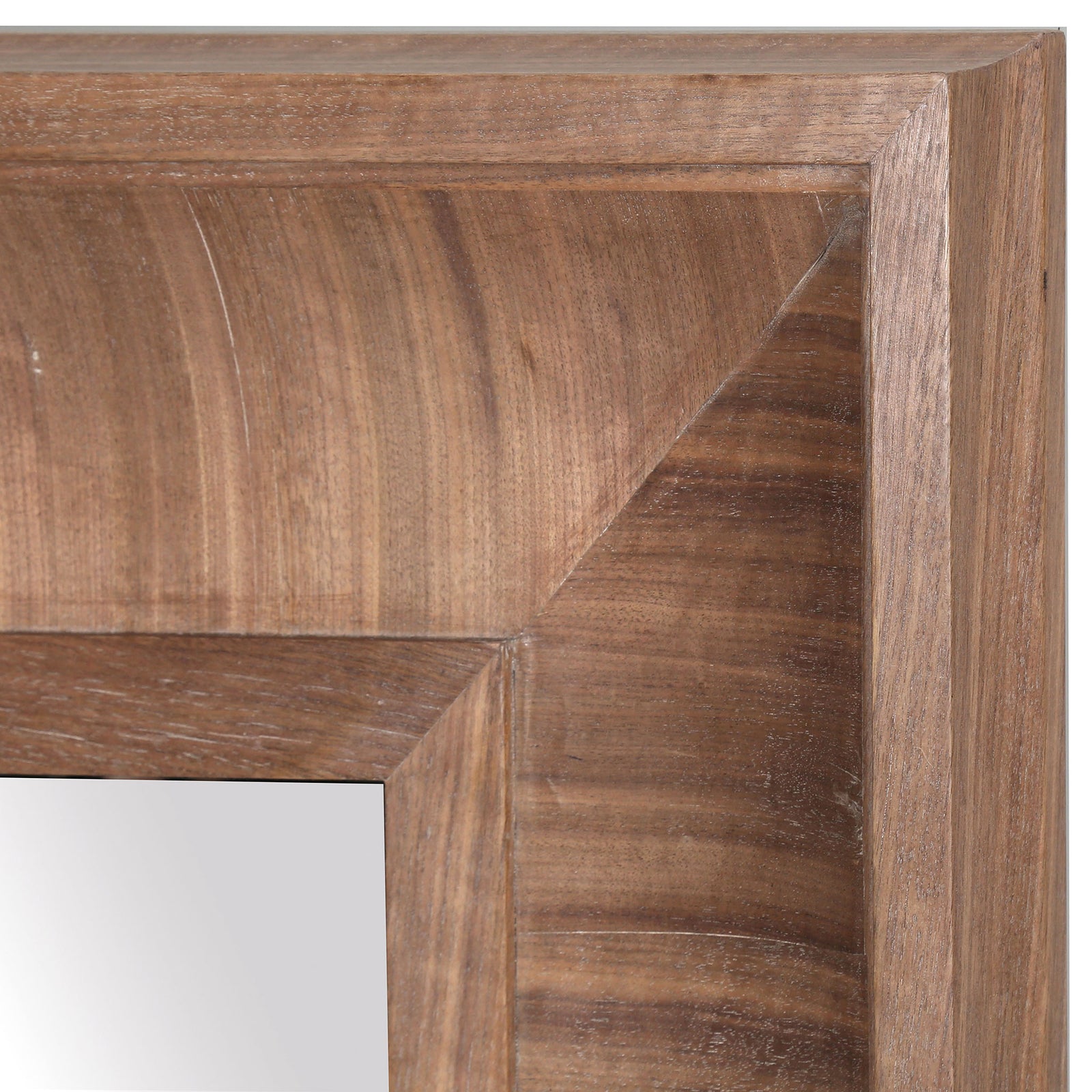 Striking walnut-tone grain flows across the wide, beveled wood-frame corner. || CMI4007B || detail_studio