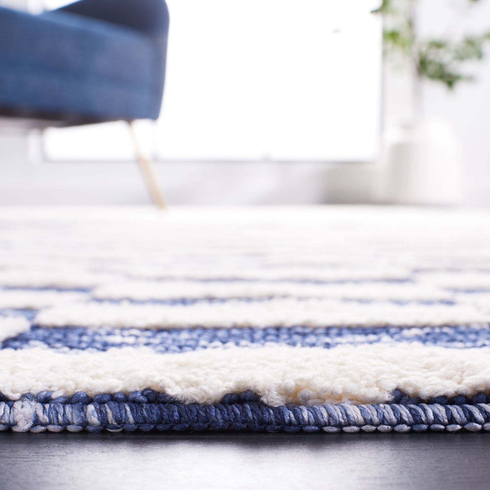 Soft, cushioned pile in navy and ivory creates a cozy, textured foundation || ECR109N-5 || detail_room