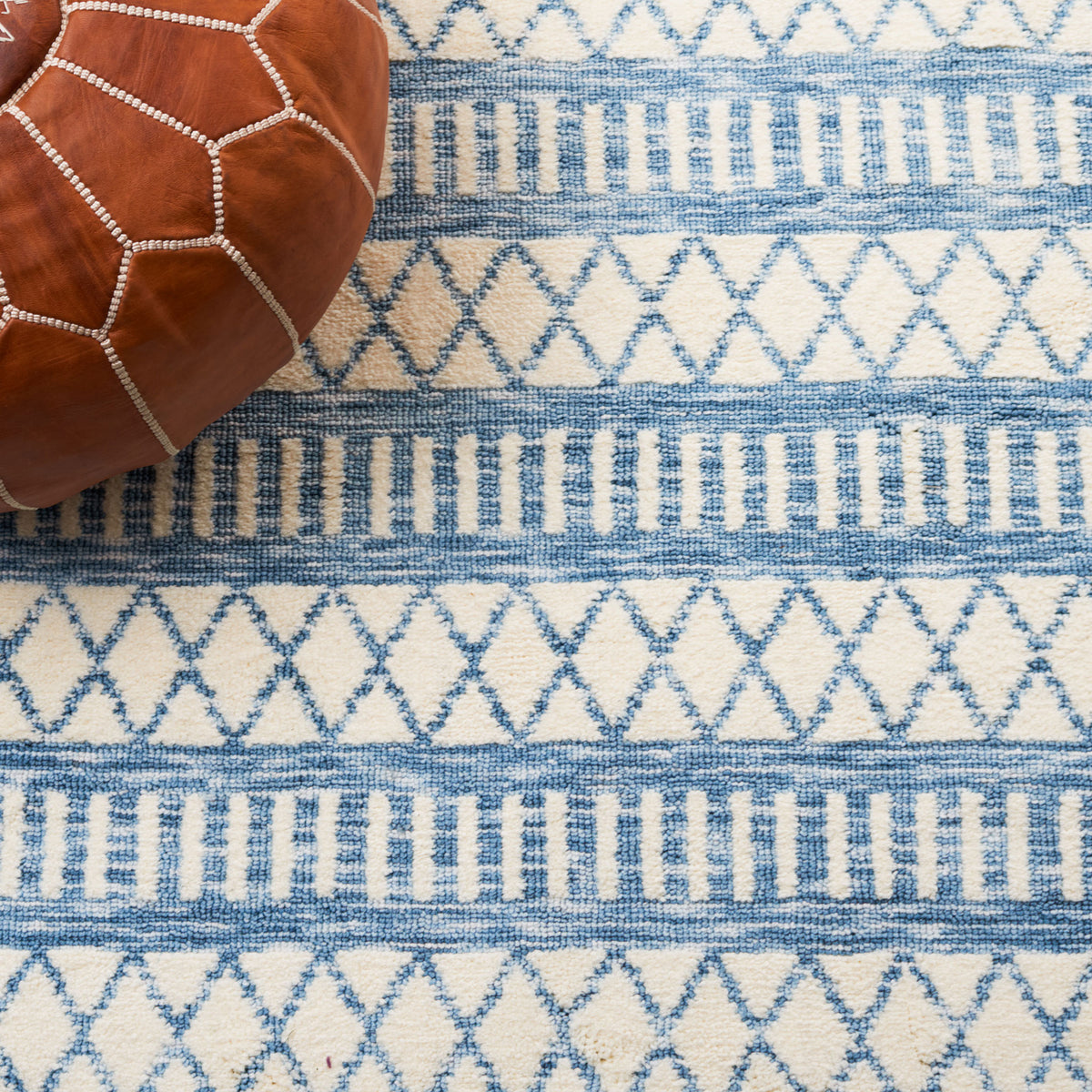 Ivory and blue diamonds and stripes bring lively pattern and plush texture underfoot || ECR114A-5 || detail_room