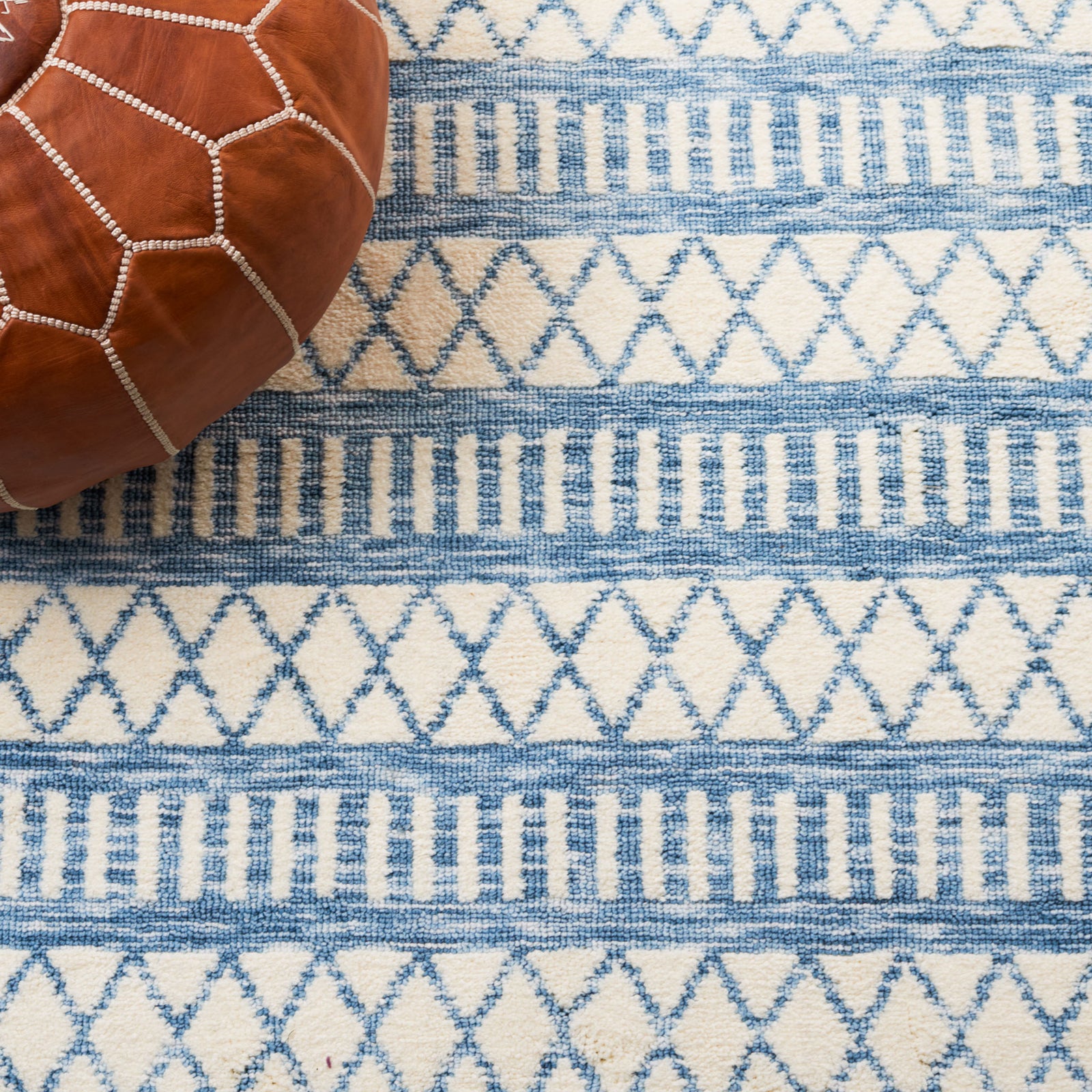 Ivory and blue diamonds and stripes bring lively pattern and plush texture underfoot || ECR114A-5 || detail_room