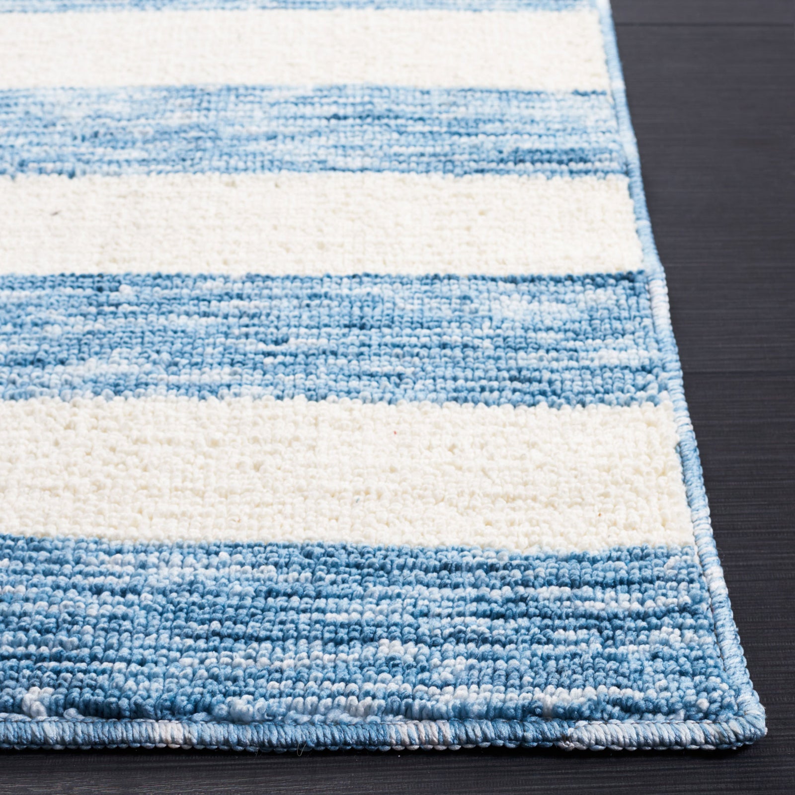 Dense looped texture and neatly finished edge showcase the rug's plush feel and quality trim || ECR115L-5 || detail_studio