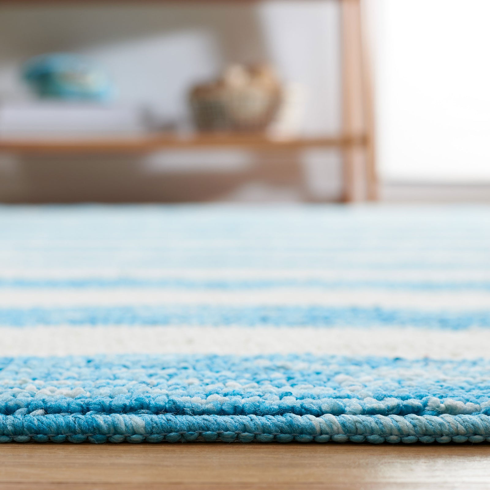 Low-profile looped pile offers cushioned comfort and easy-care performance || ECR115M-5 || detail_room