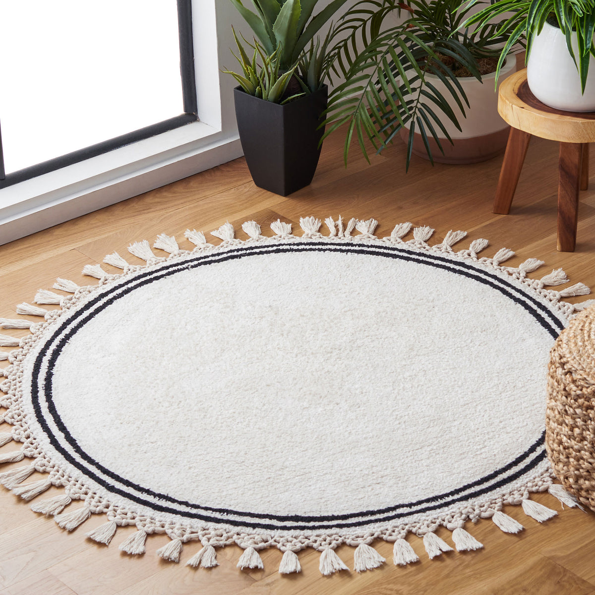 Ivory round rug with bold double border and textured tassel fringe enlivens small spaces || ECR201A-3R || top_room