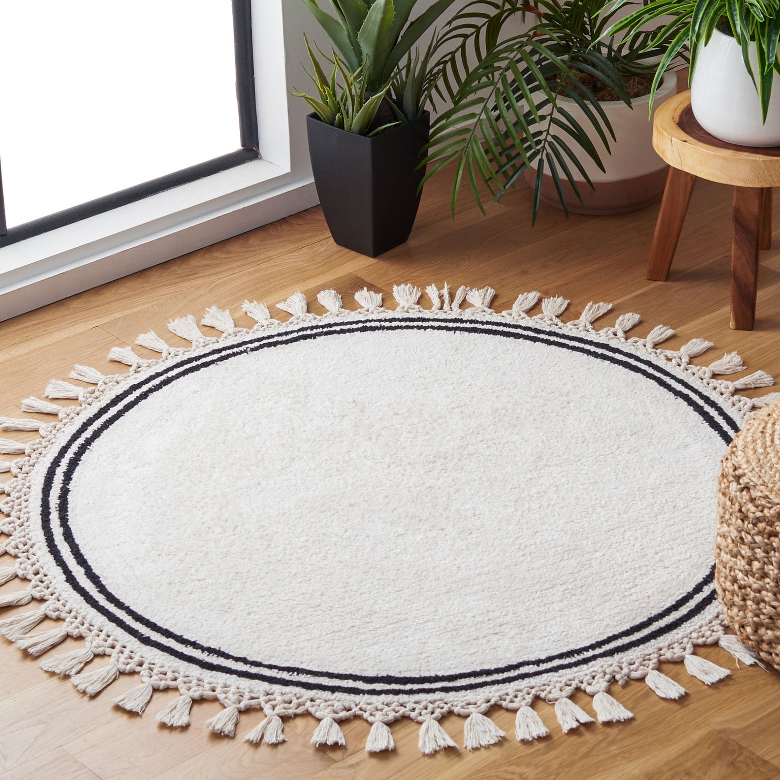 Ivory round rug with bold double border and textured tassel fringe enlivens small spaces || ECR201A-3R || top_room