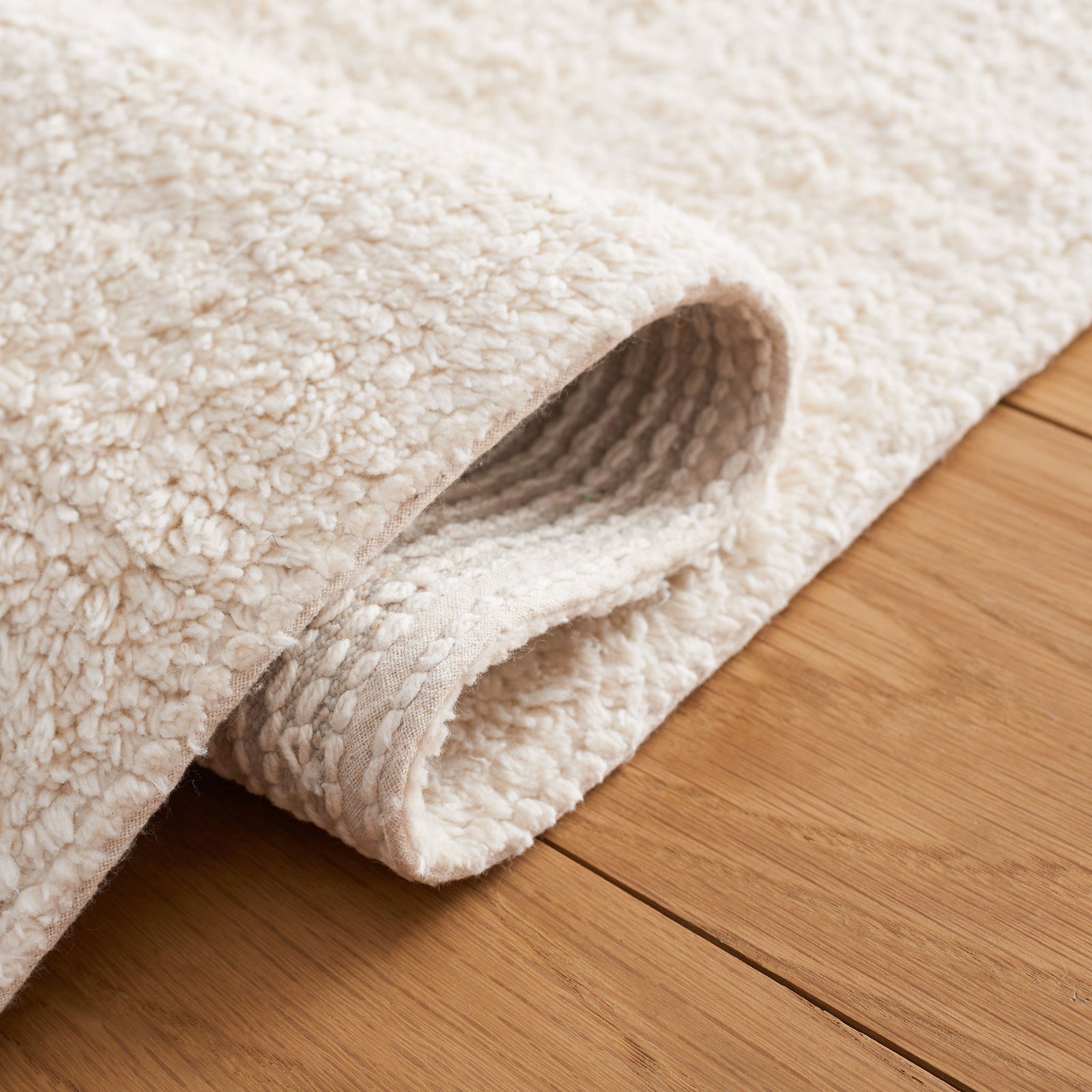 Durable woven backing with neatly finished edge and fringe || ECR210A-5 || backing_room