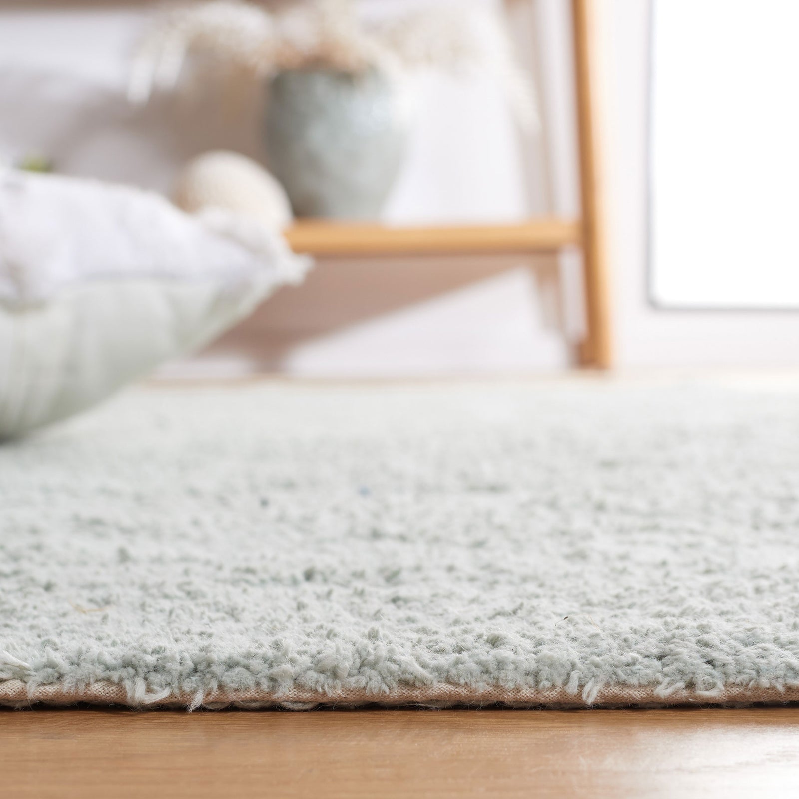 Low, plush pile delivers soft underfoot comfort in a versatile light blue tone || ECR211J-5 || detail_room