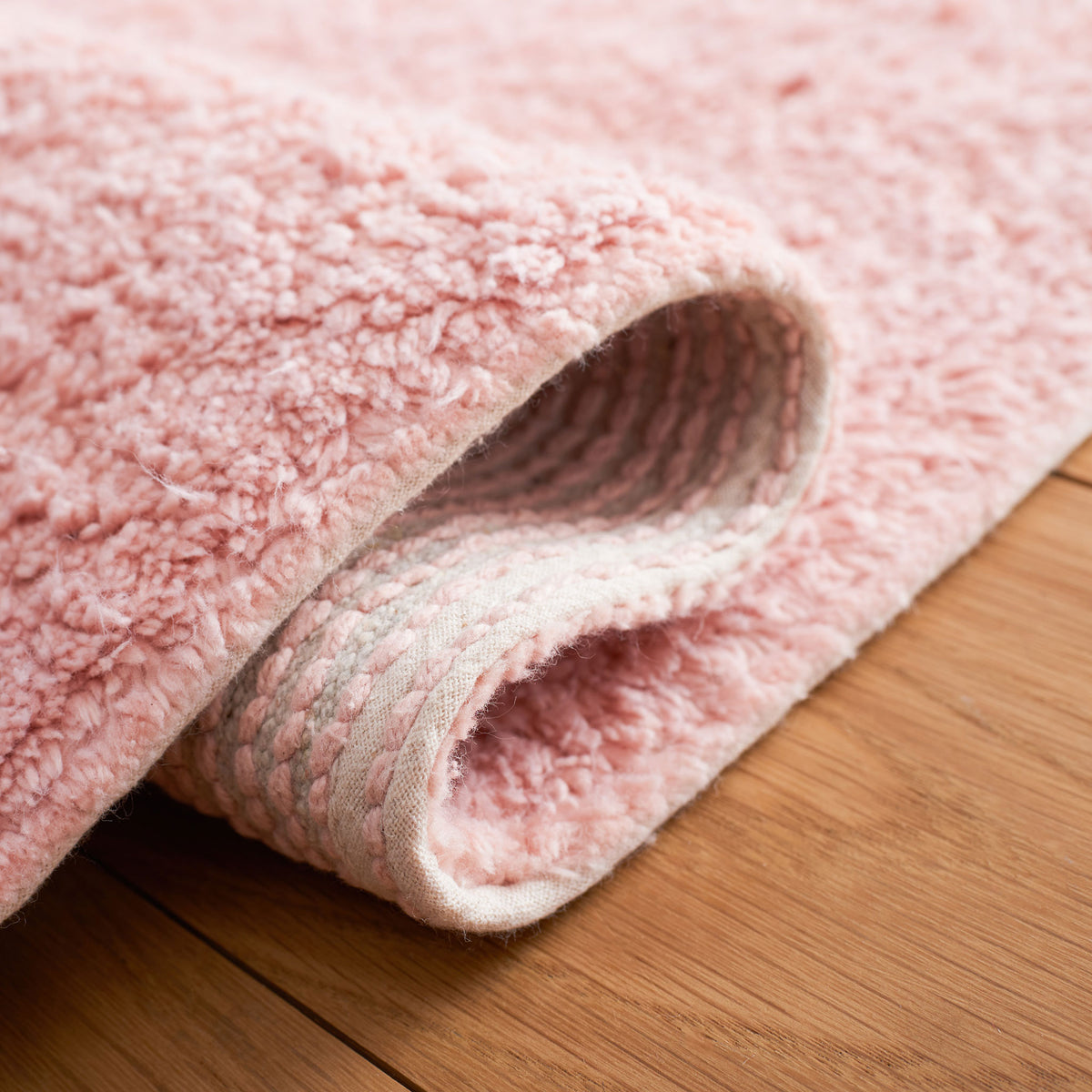 Flexible rug curls smoothly, showing soft pile and sturdy underside for easy care. || ECR211U-5 || fold_room