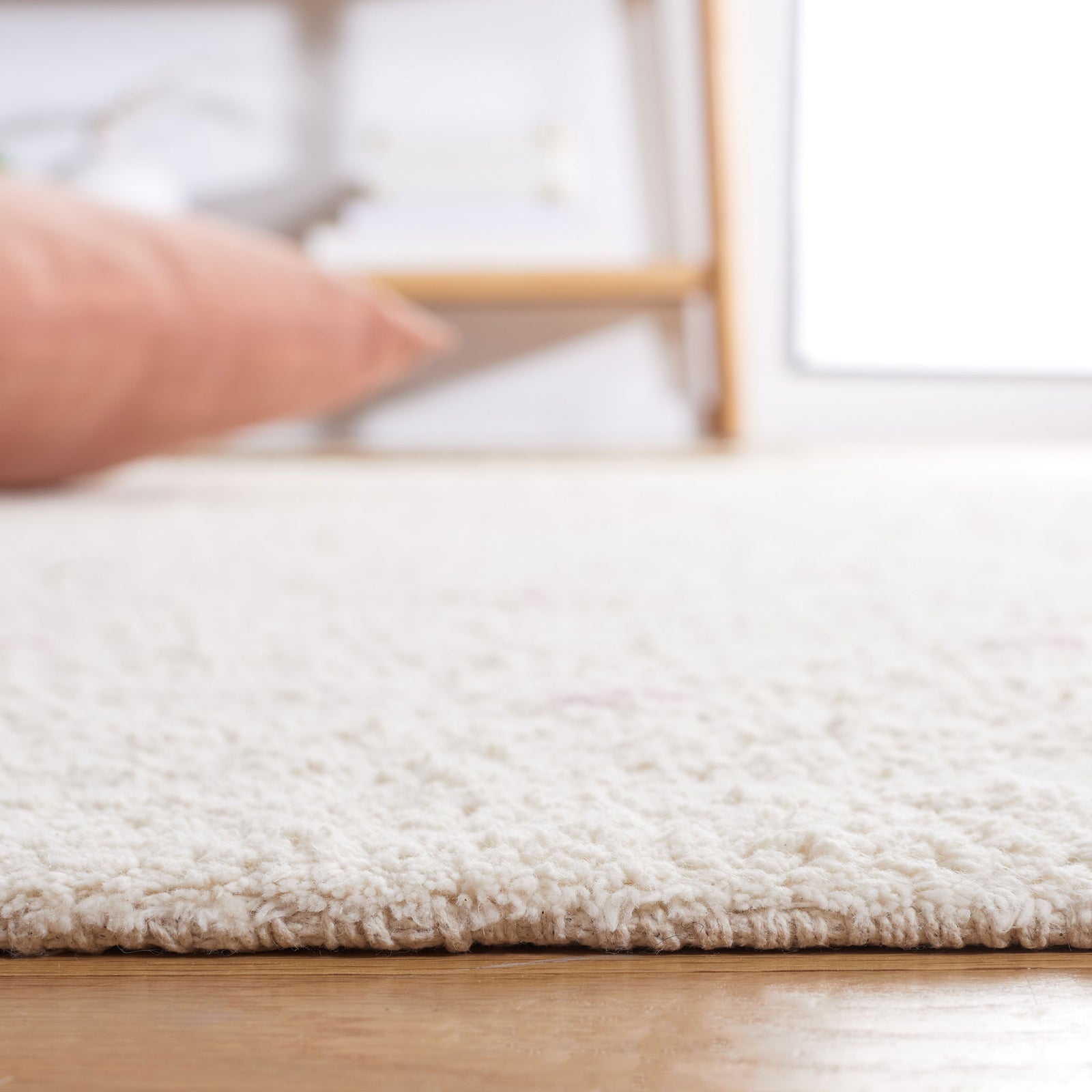 Soft, plush pile in ivory with subtle pink accents for a comfy underfoot feel || ECR212U-5 || detail_room