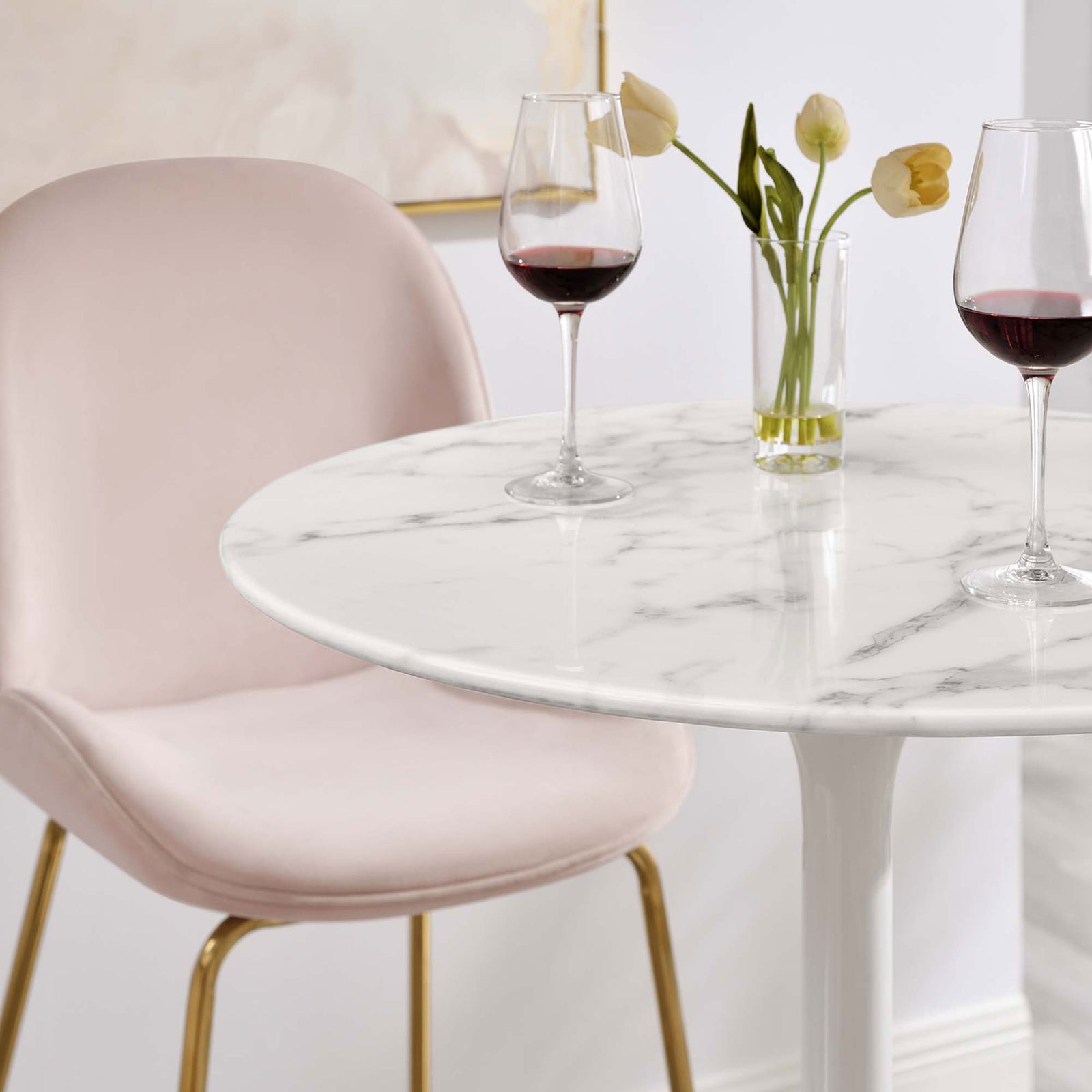 Polished faux marble surface lends mid-century charm to casual gatherings || EEI-1827-WHI || detail_room