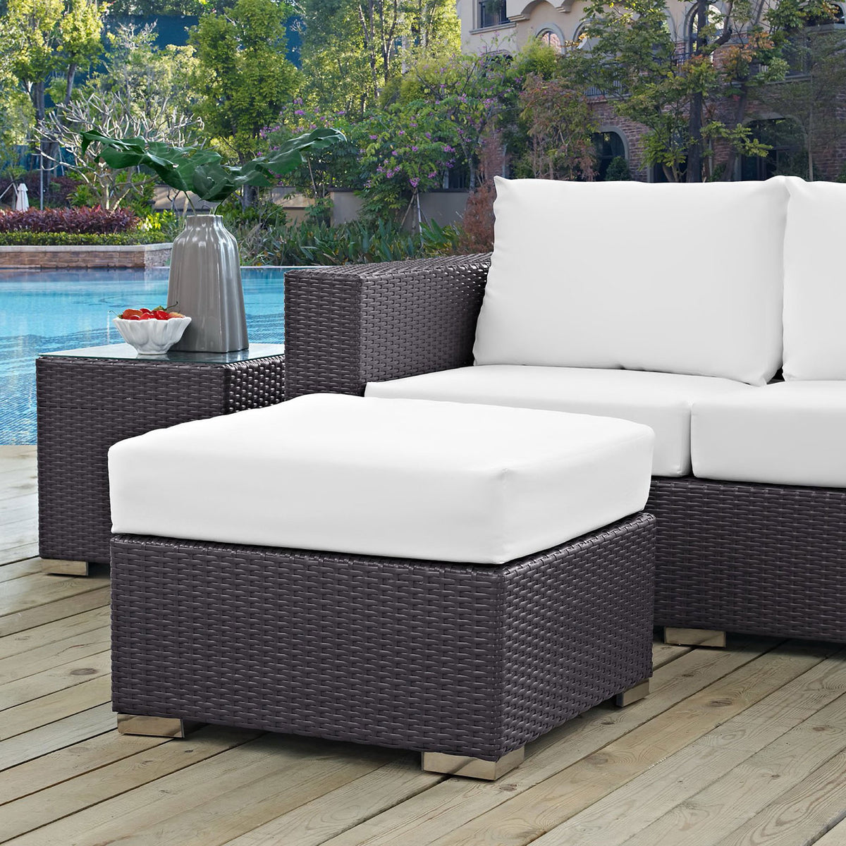 White cushioned ottoman complements espresso sectional seating on a sunny poolside deck || EEI-1911-EXP-WHI || front_angle_room