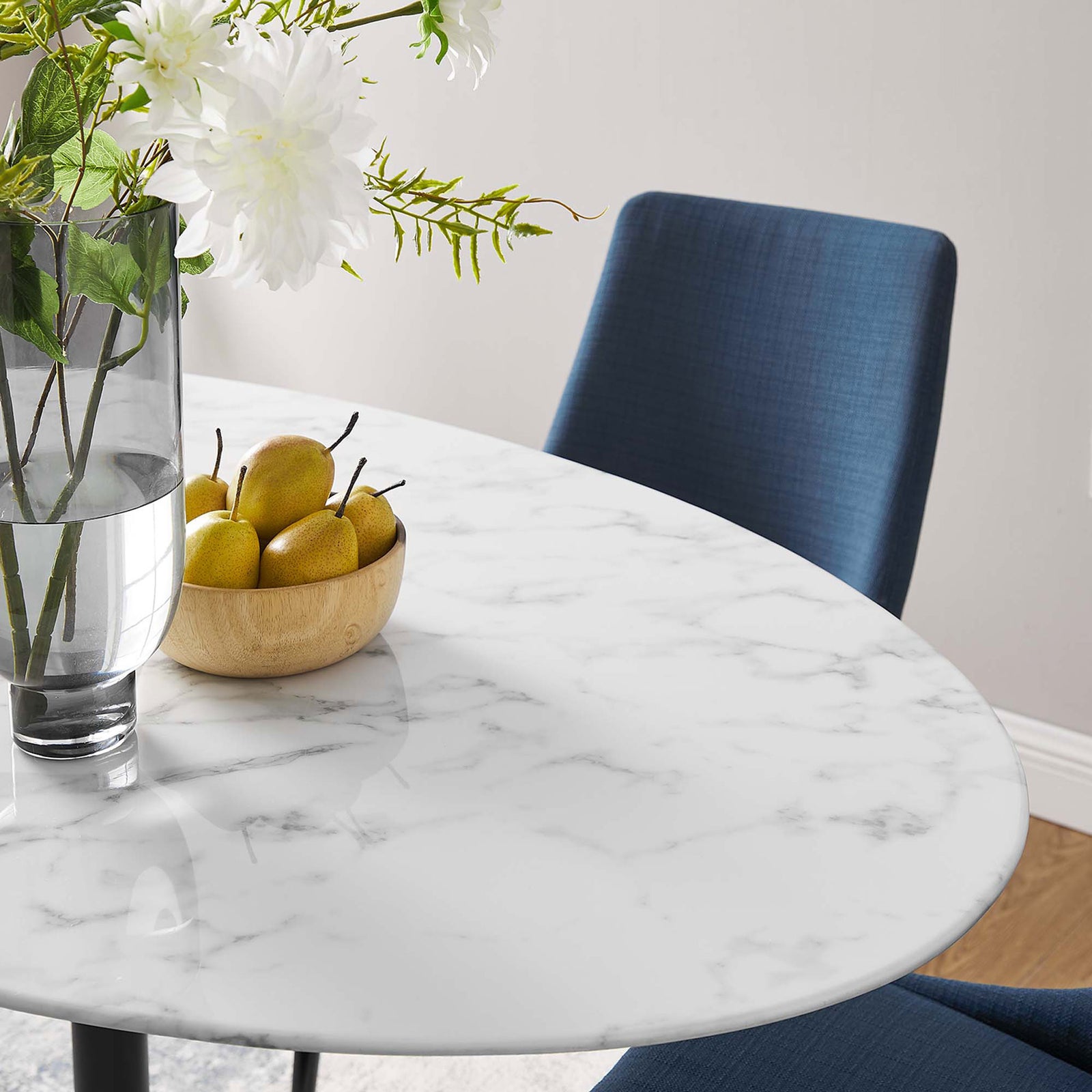 Glossy faux marble surface of the Lippa 60 inch table pairs with decor to create an inviting dining setting || EEI-3531-BLK-WHI || detail_room